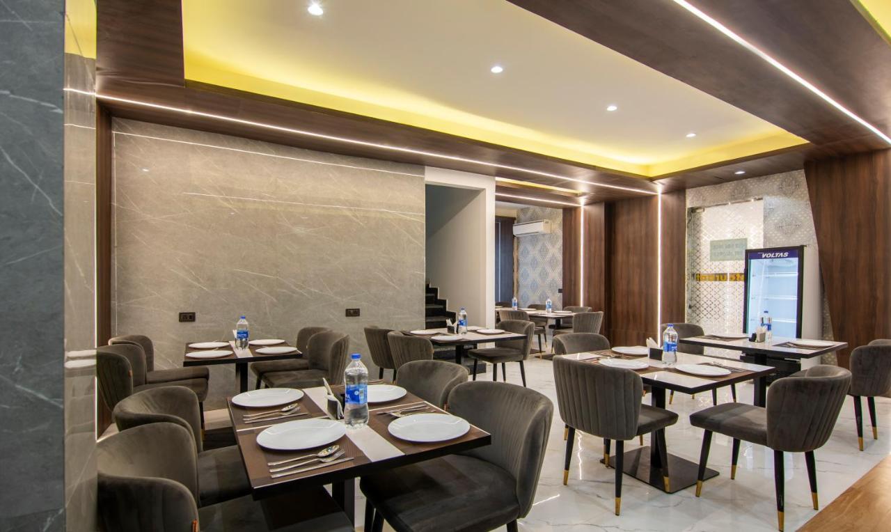 Treebo The Armani Near Igi Airport 3*