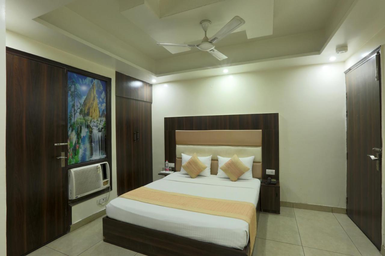 Palm Emerald Near International Airport New Delhi