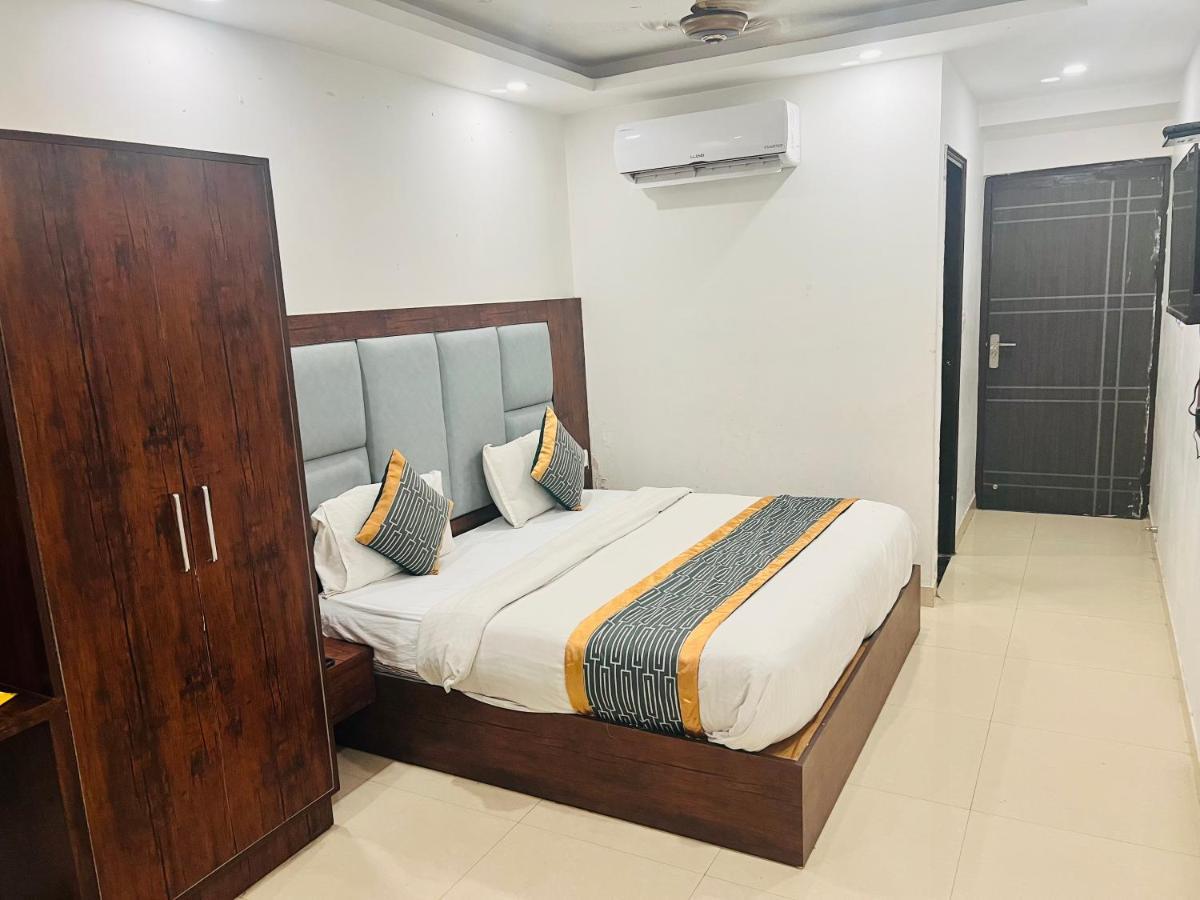 Hotel Ambience Suites Near Igi Airport T3 4*