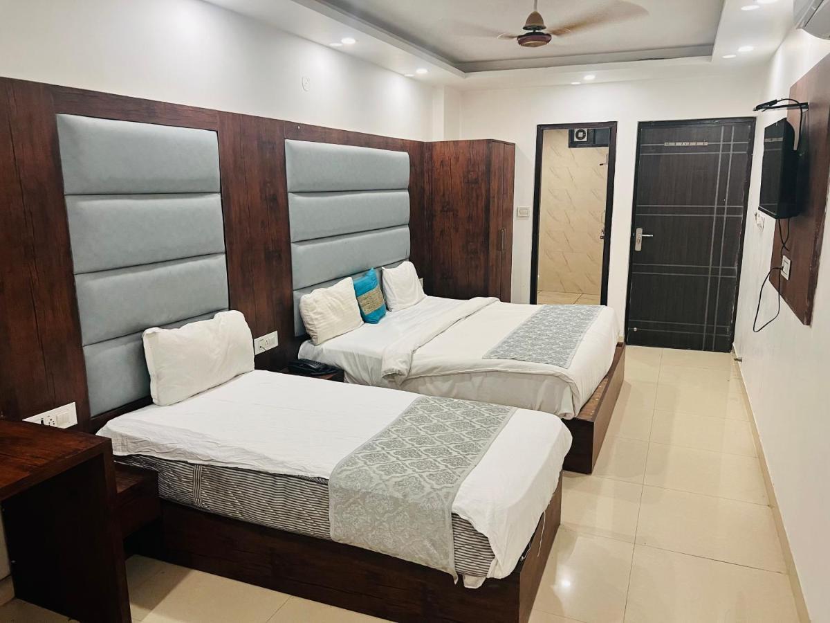 Ambience Suites Near Igi Airport T3 Hotel 4*