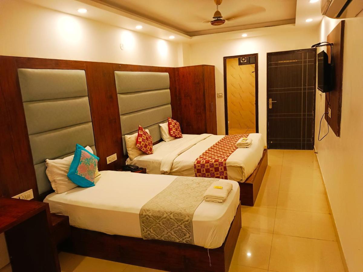 Hotel Ambience Suites Near Igi Airport T3 4*