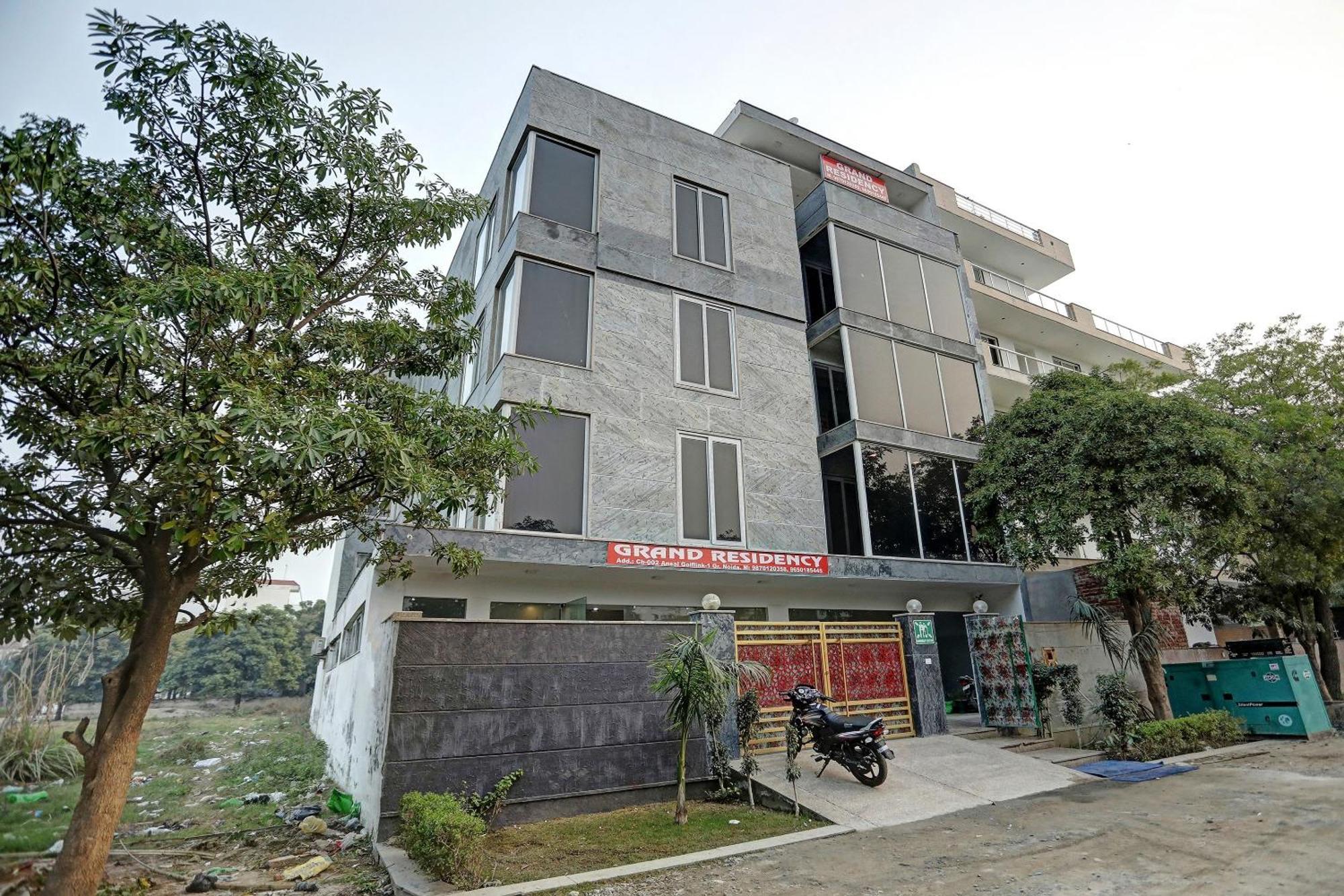 Townhouse 22956 Grand Residency 3*