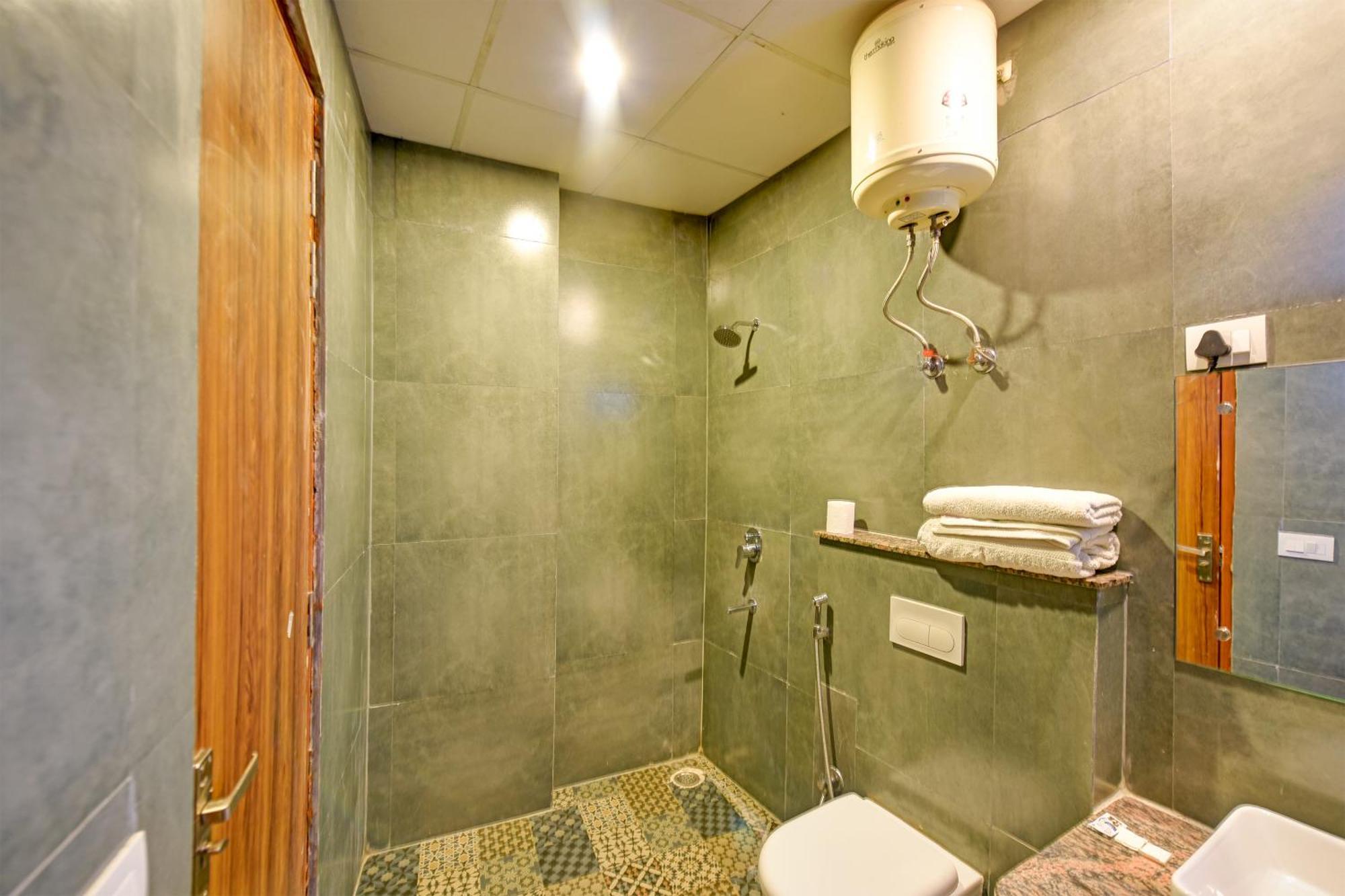 Hotel Roseewood Near Delhi International Airport 4*