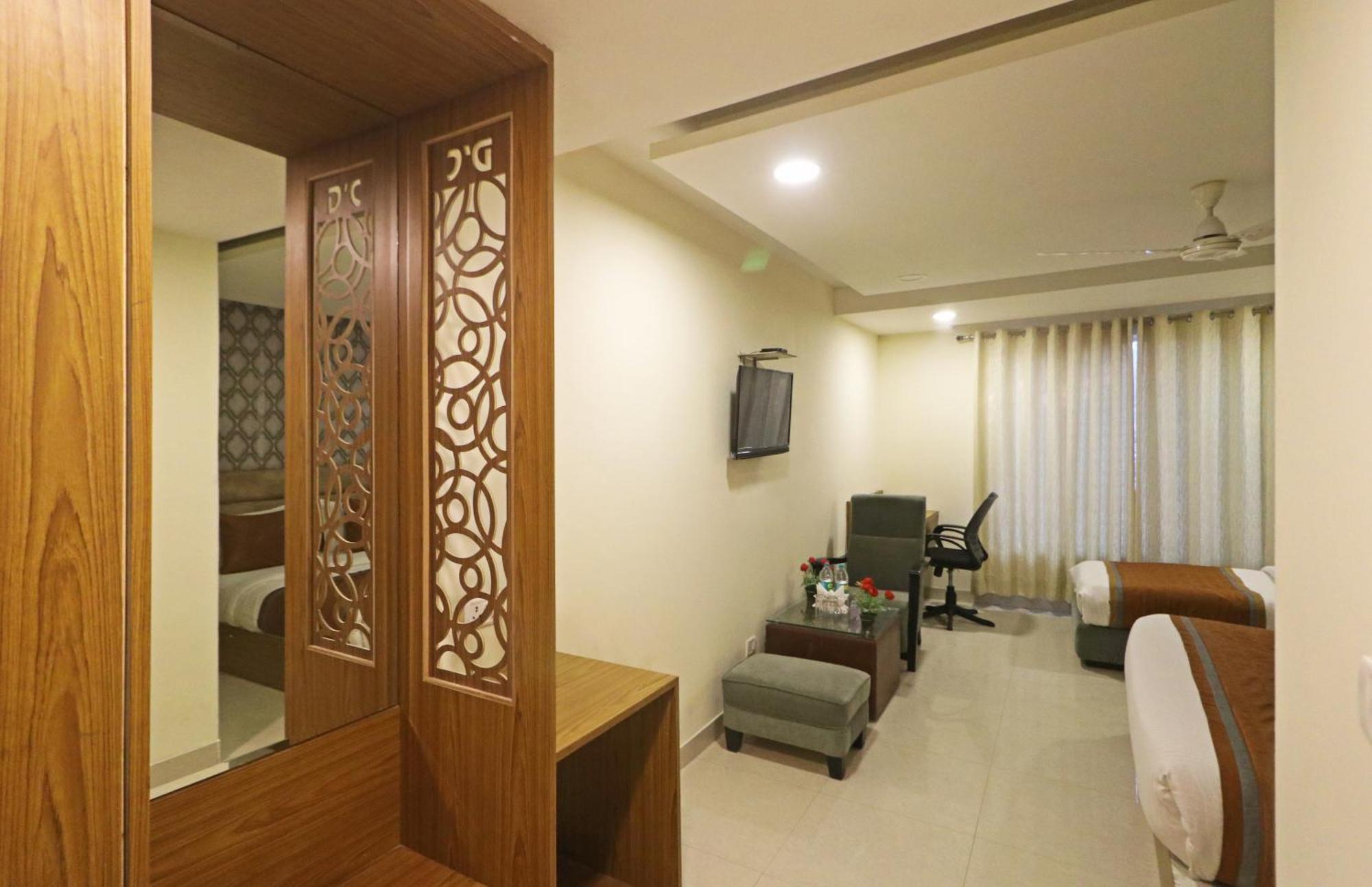 Hotel Grand By D'capitol Near Delhi Airport