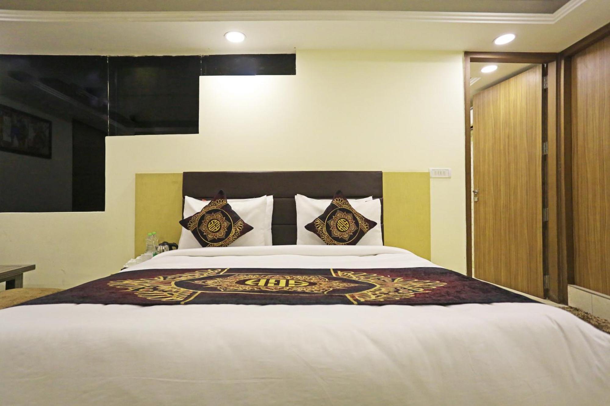 Hotel D'capitol - Delhi Airport 4*