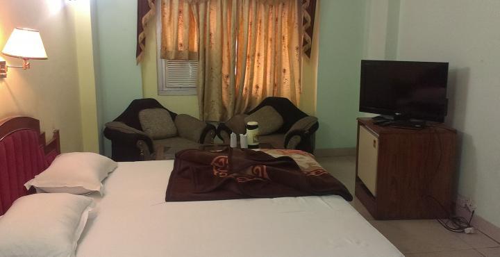 Golden Deluxe Hotel 3*