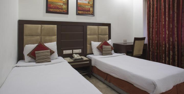Hotel Livasa Near Blk Hospital