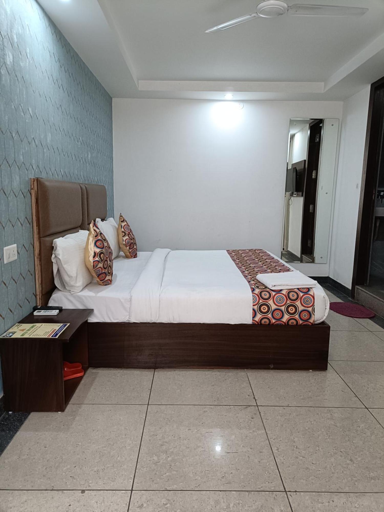 Ambience Suites Near Igi Airport T3 Hotel 4*