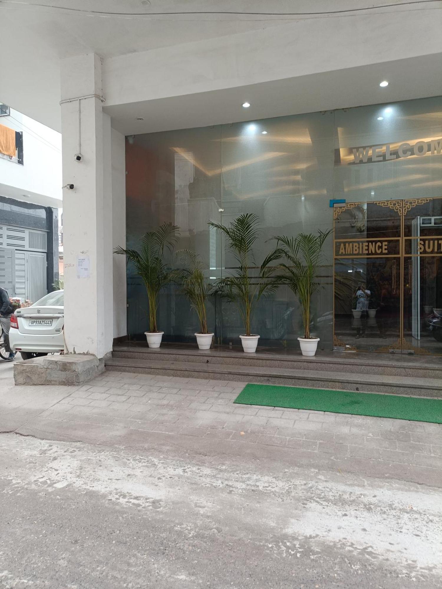 Ambience Suites Near Igi Airport T3 Hotel 4*