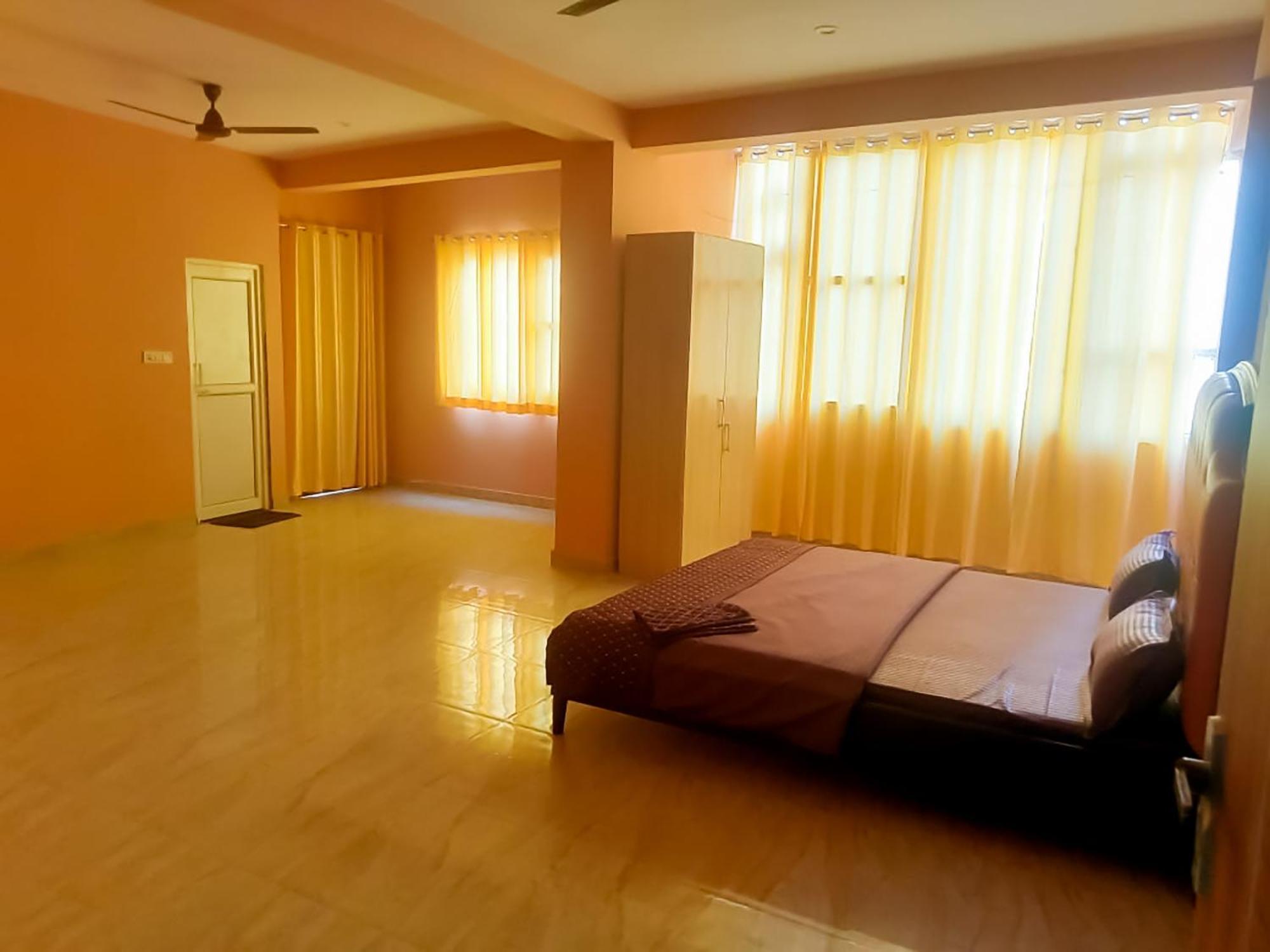 Roomshala 139 Rose - Dwarka