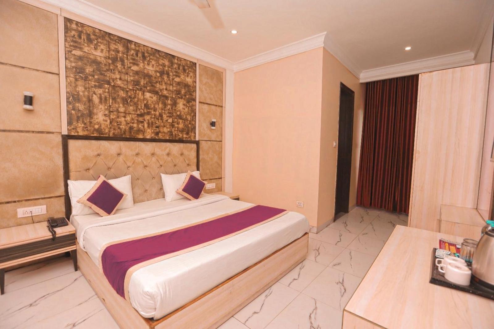 Almora - Near By Delhi International Airport - With Free Airport Pickup And Drop New Delhi