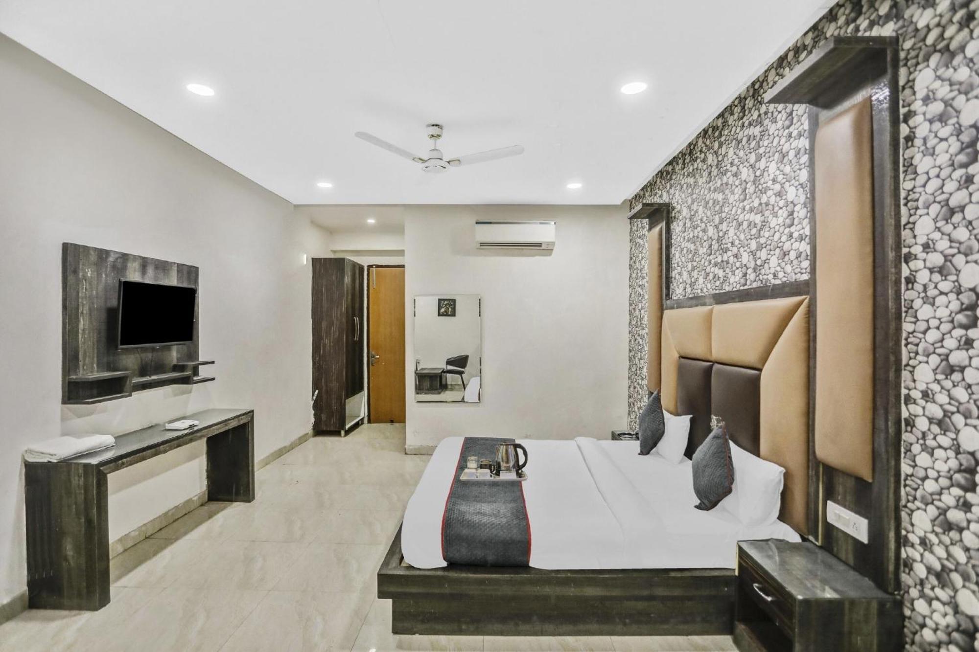 Townhouse 22956 Grand Residency Hotel 3*