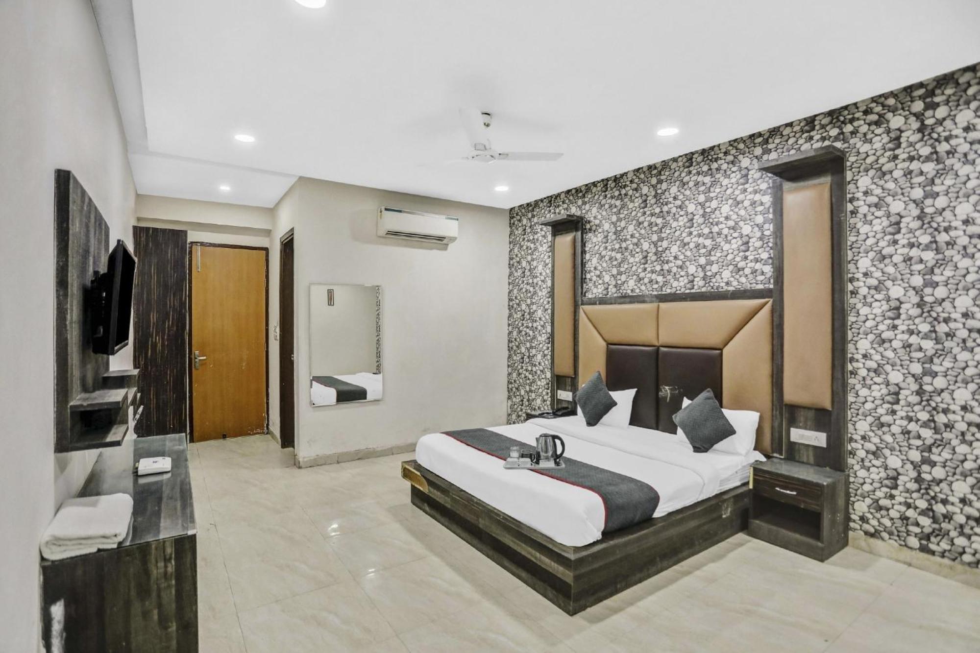 Townhouse 22956 Grand Residency Hotel 3*