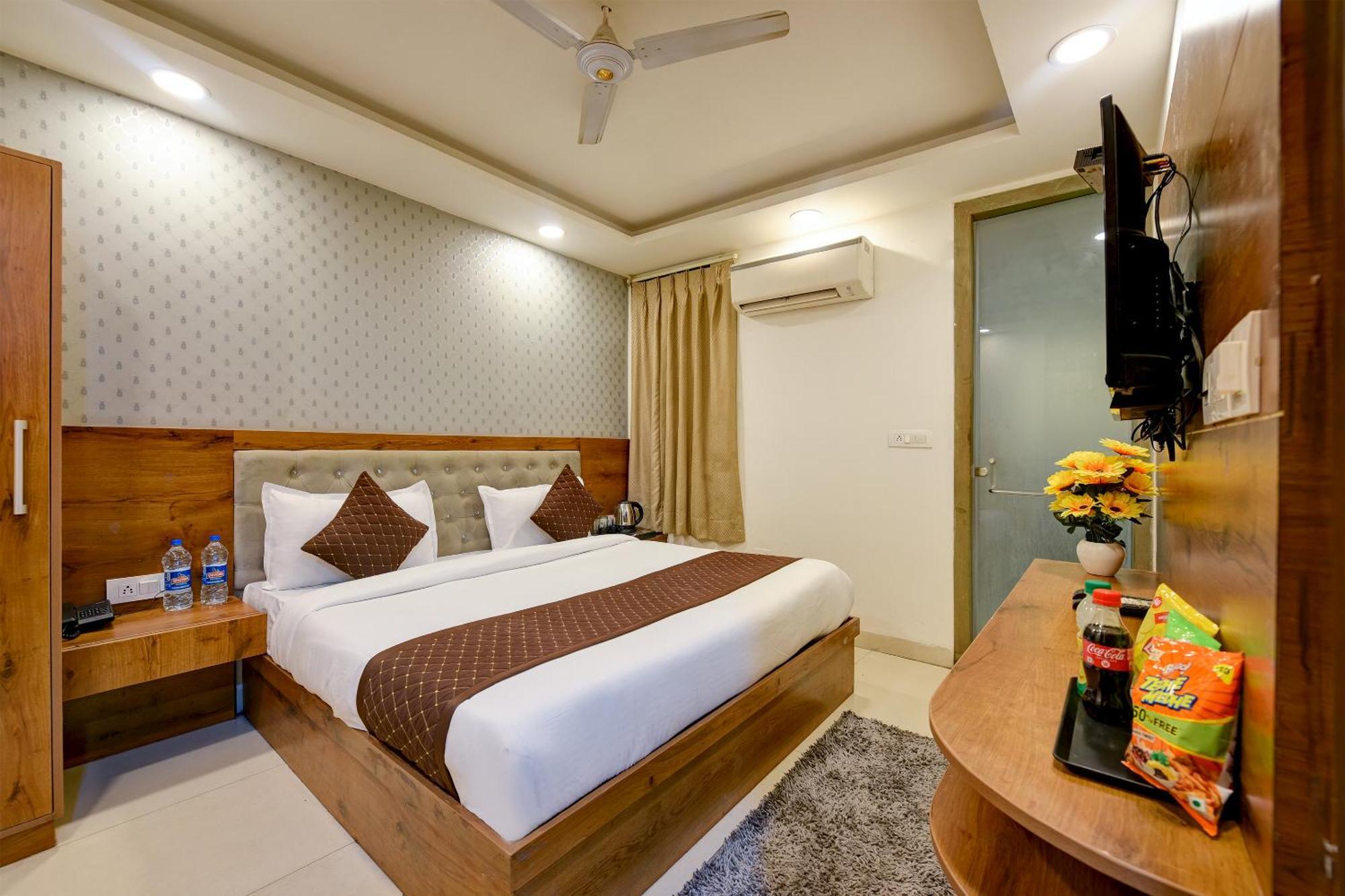 Grand Qubic Near Delhi Airport Hotel