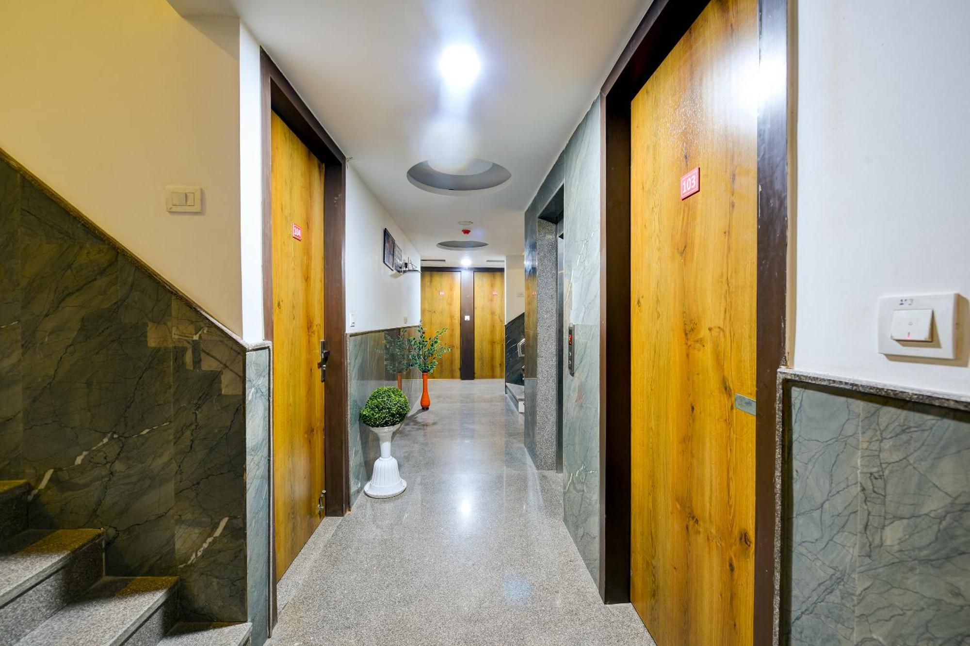 Hotel Gloory Near Delhi Airport