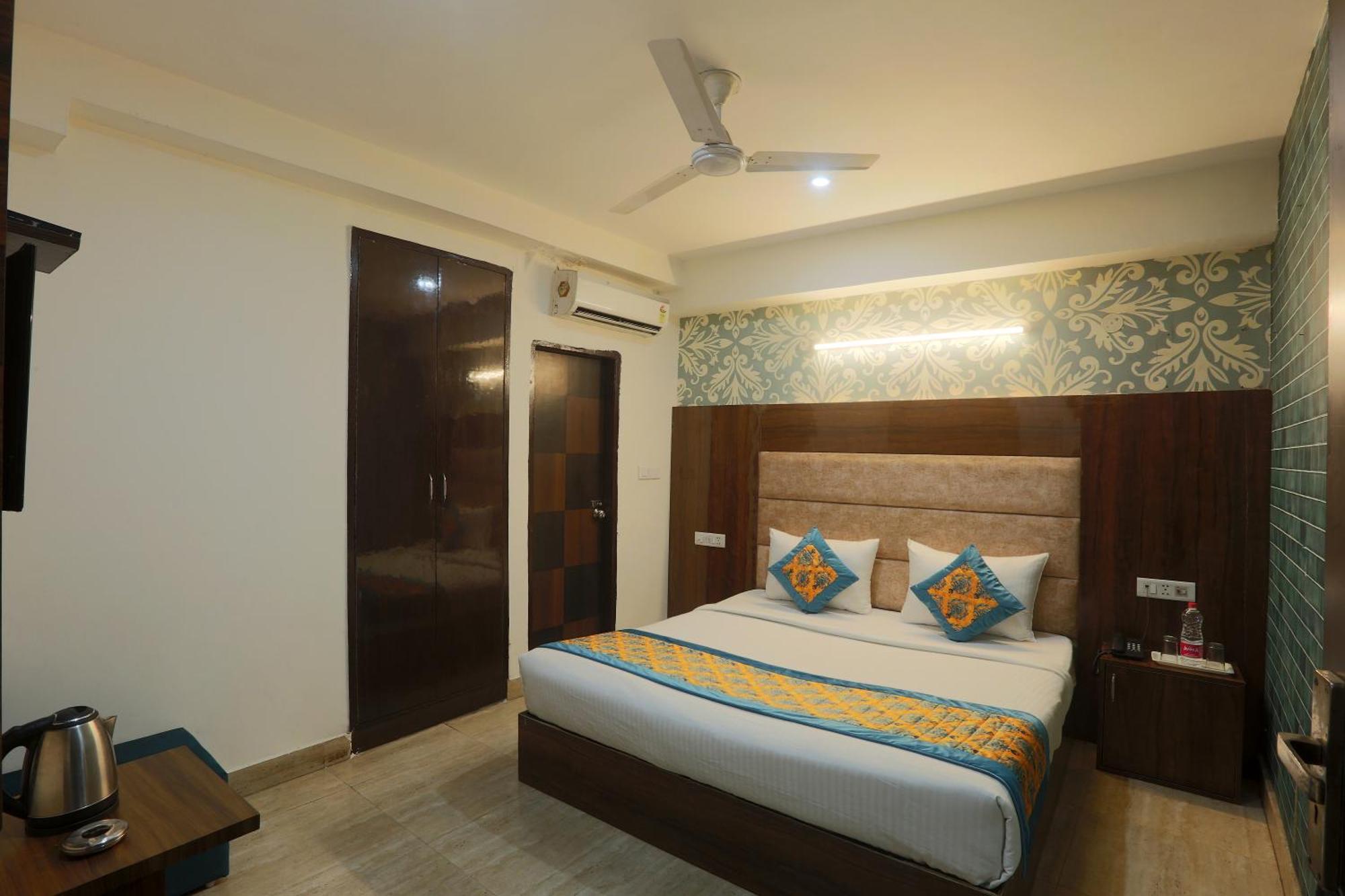 Bed & Breakfast Ark Suites Near Delhi Airport