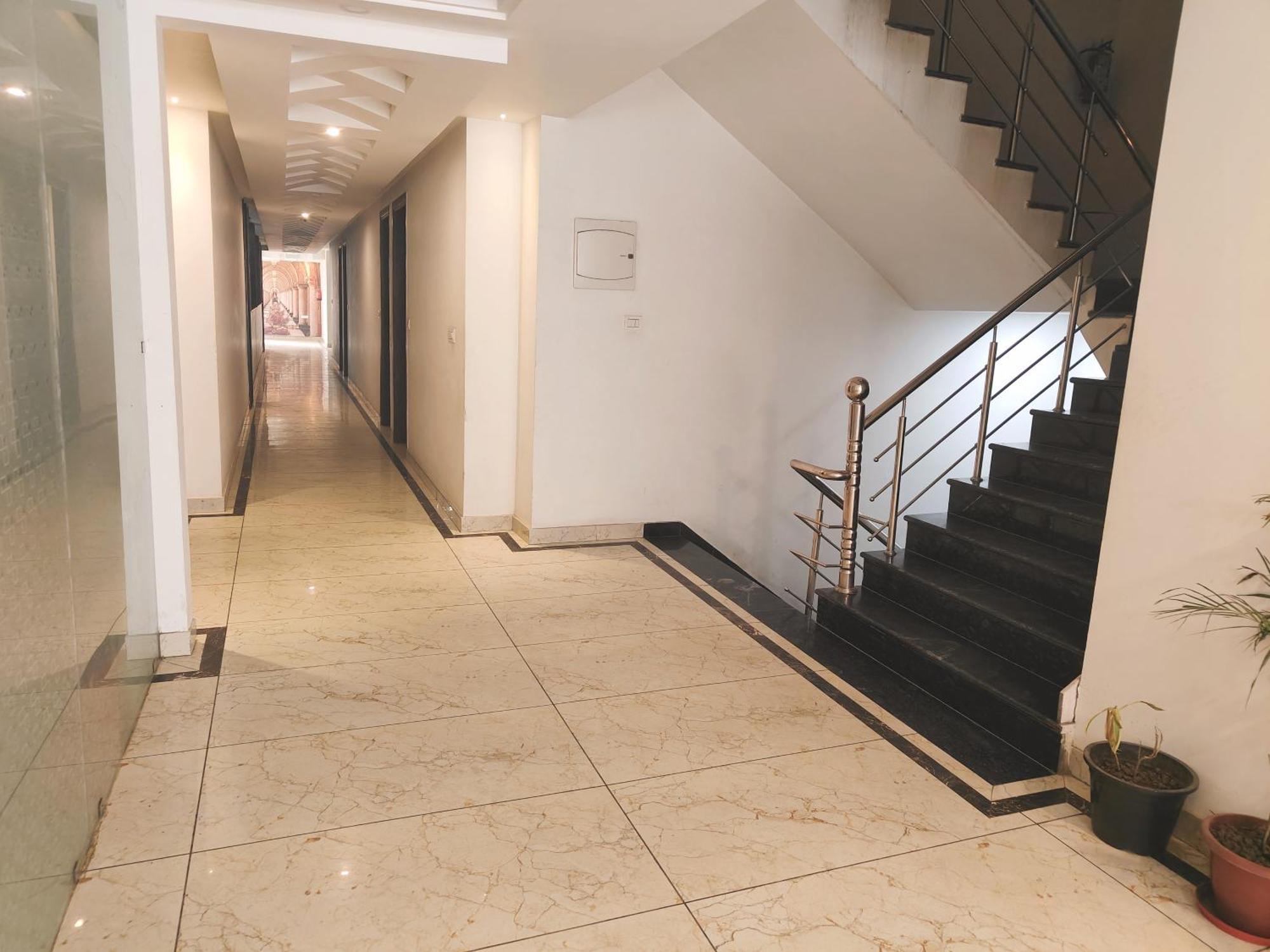 Le Mount Plaza Near Igi Airport Delhi Hotel 4*