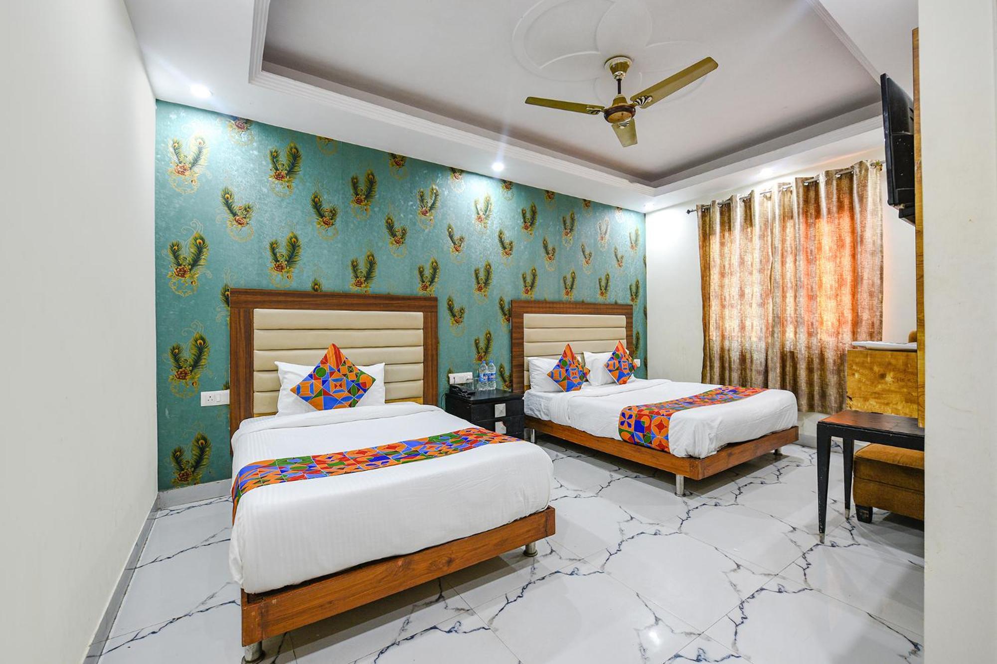 Hotel Fabexpress Shanti 3*