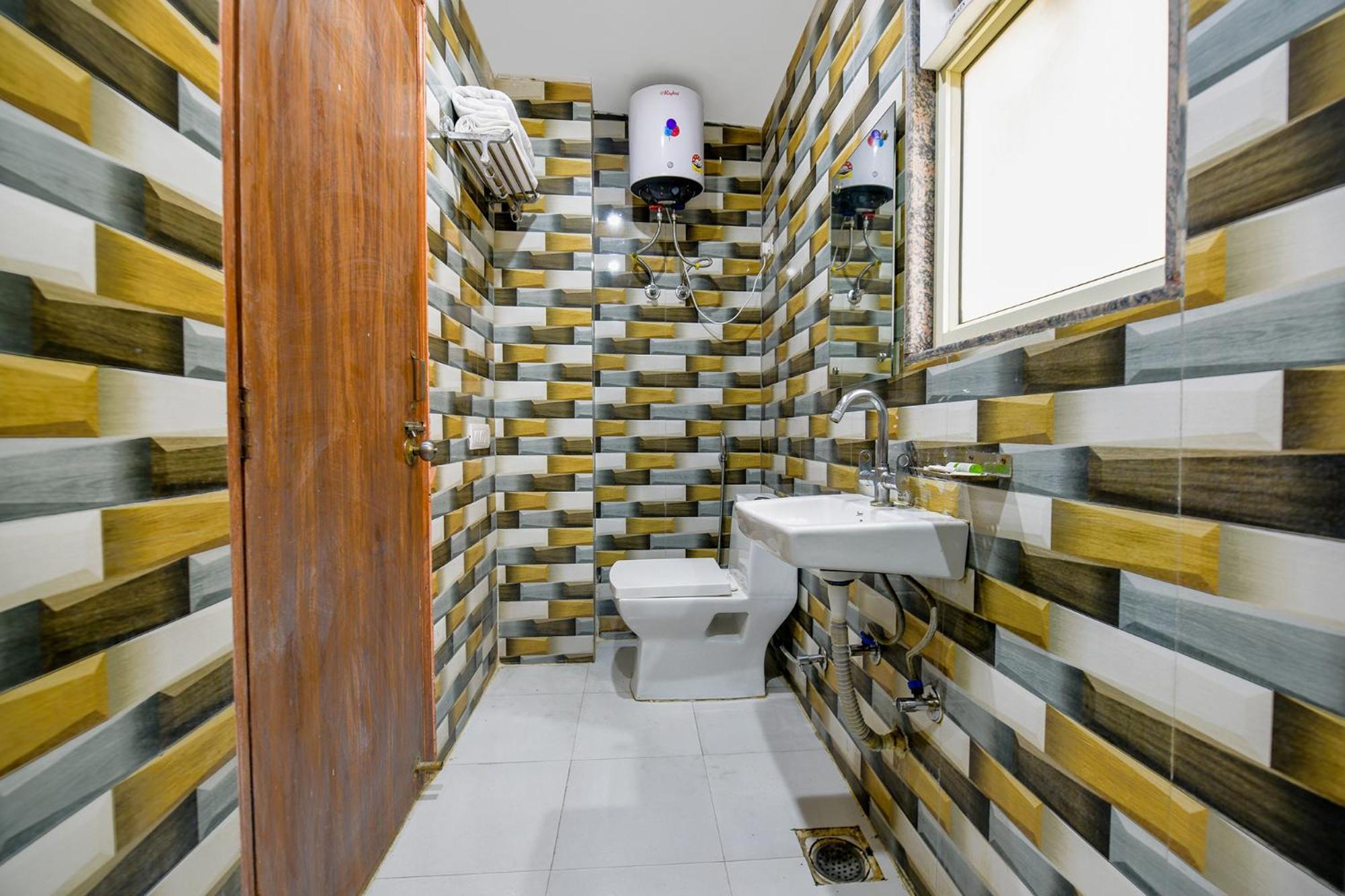 Hotel Fabexpress Shanti 3*