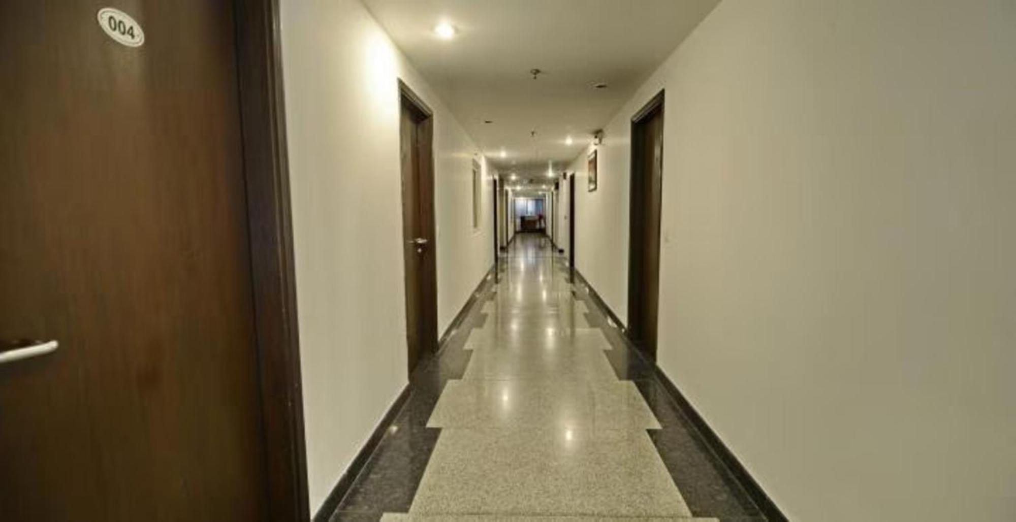Impress Delhi Airport Hotel 3*