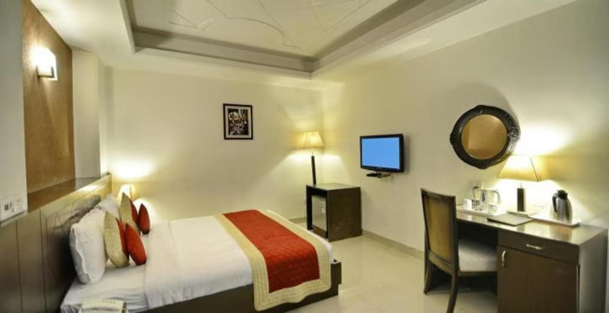 Impress Delhi Airport 3*