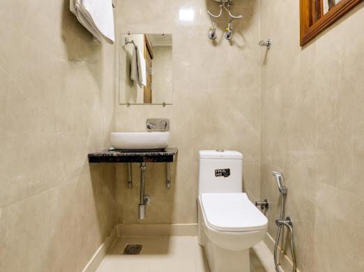 Peacefulhuts Premium 3bhk Near Airport And Manipal Hospital Nova Deli