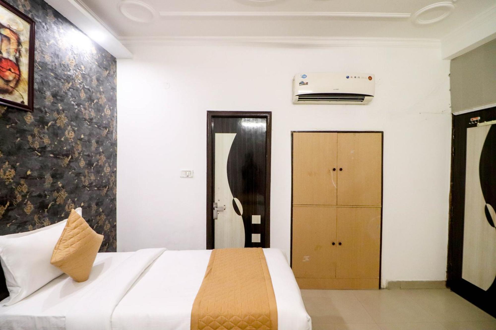 Near Delhi Airport Hotel 4*