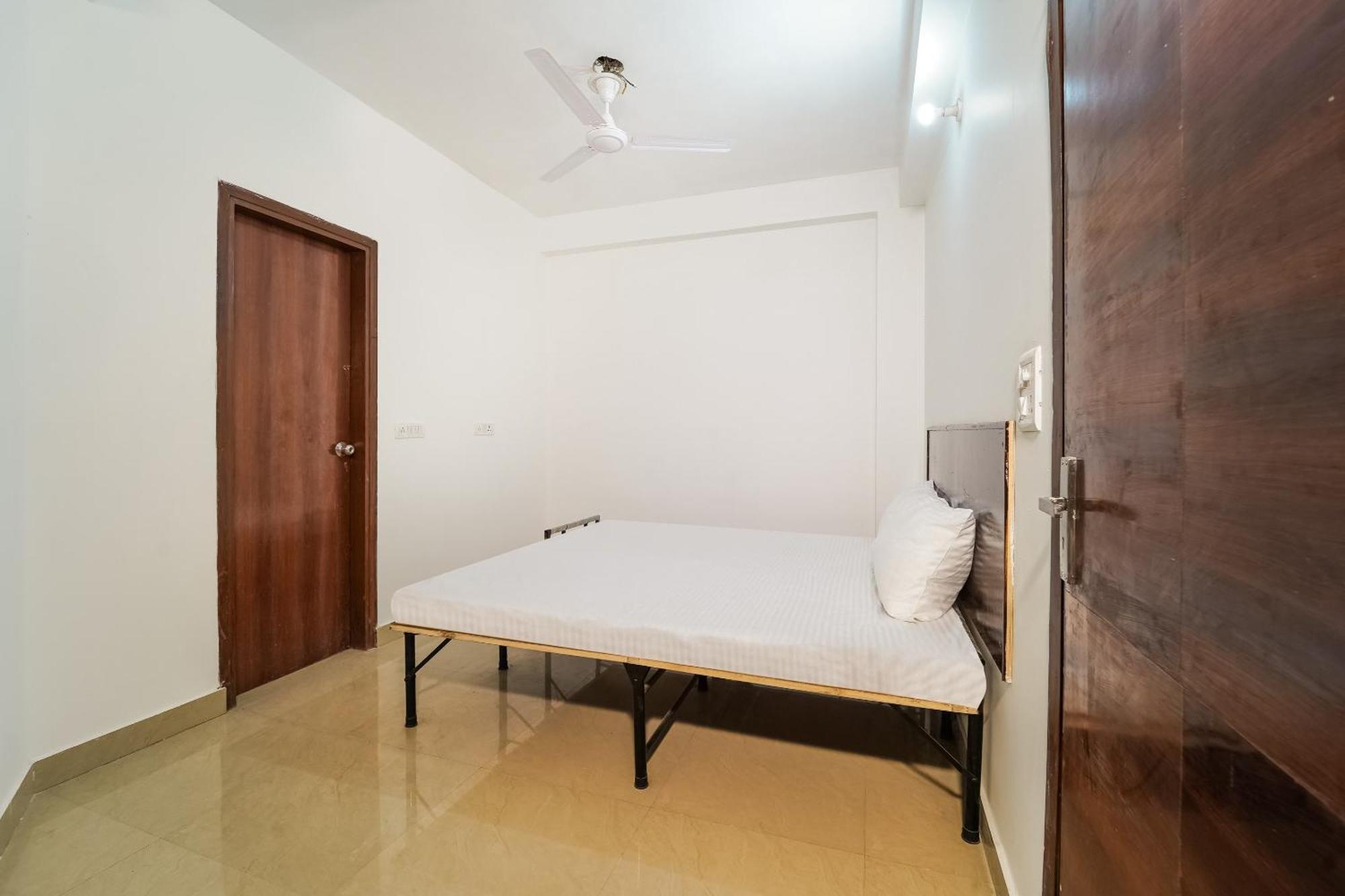 Hotel O Chahal Near Nangloi Railway Station Metro Station