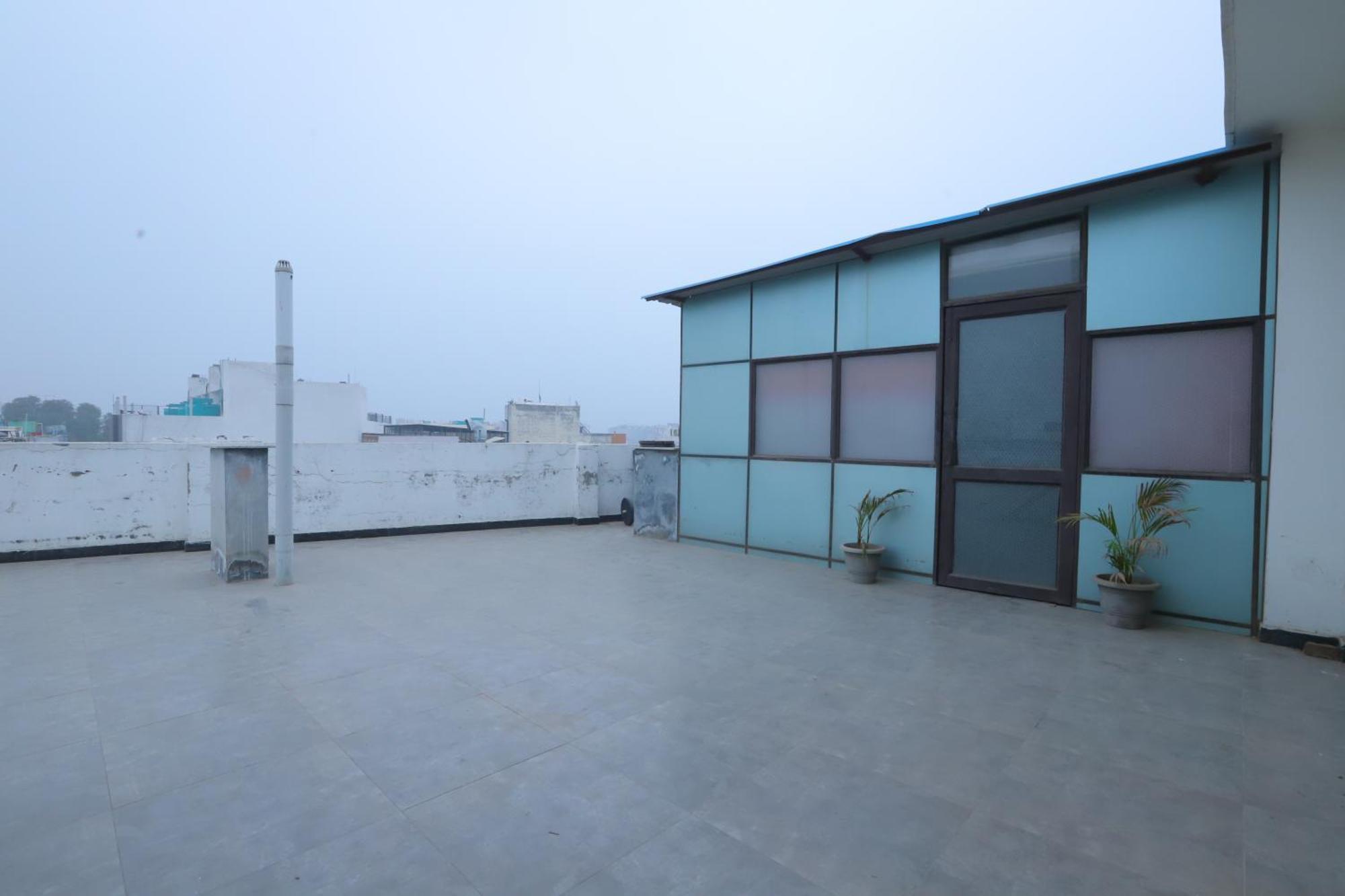 Almora - Near By Delhi International Airport - With Free Airport Pickup And Drop