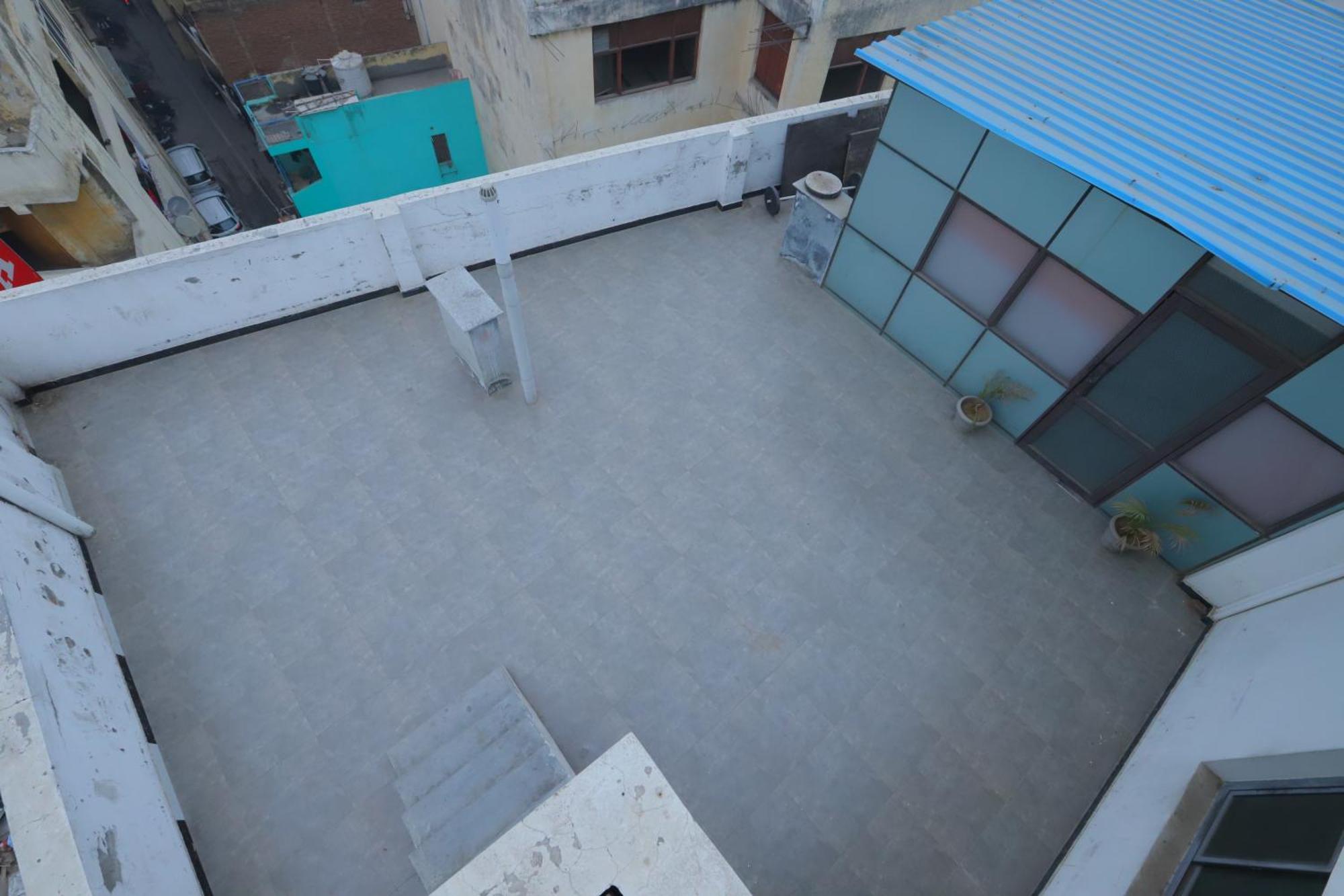 The Almora International -with Free Airport Transffer Hotel