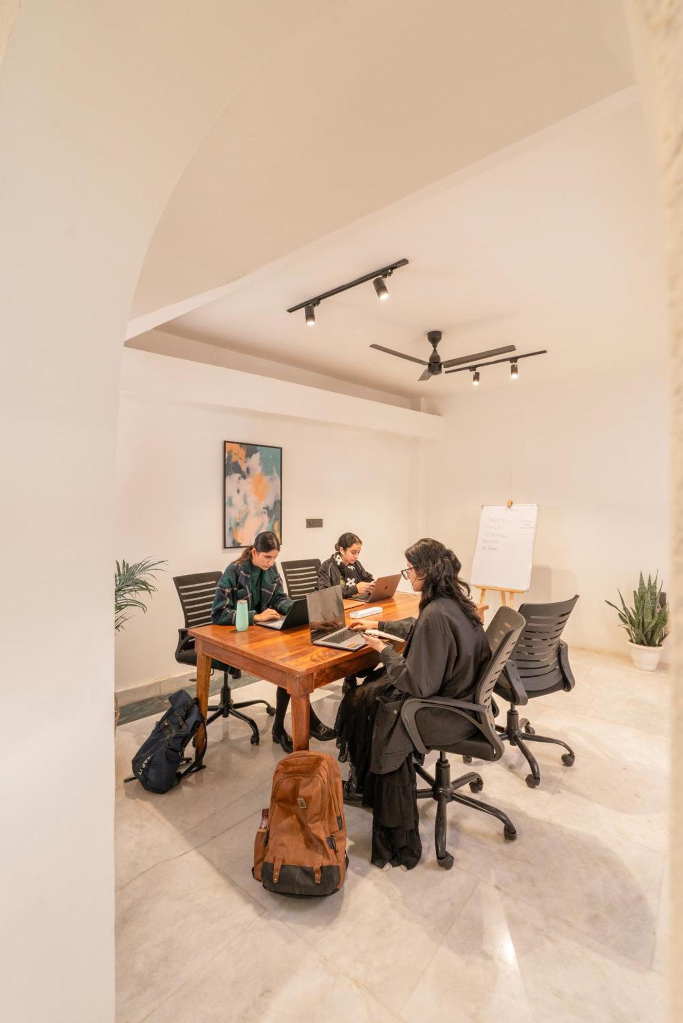 Hotel Minimalist Poshtel &