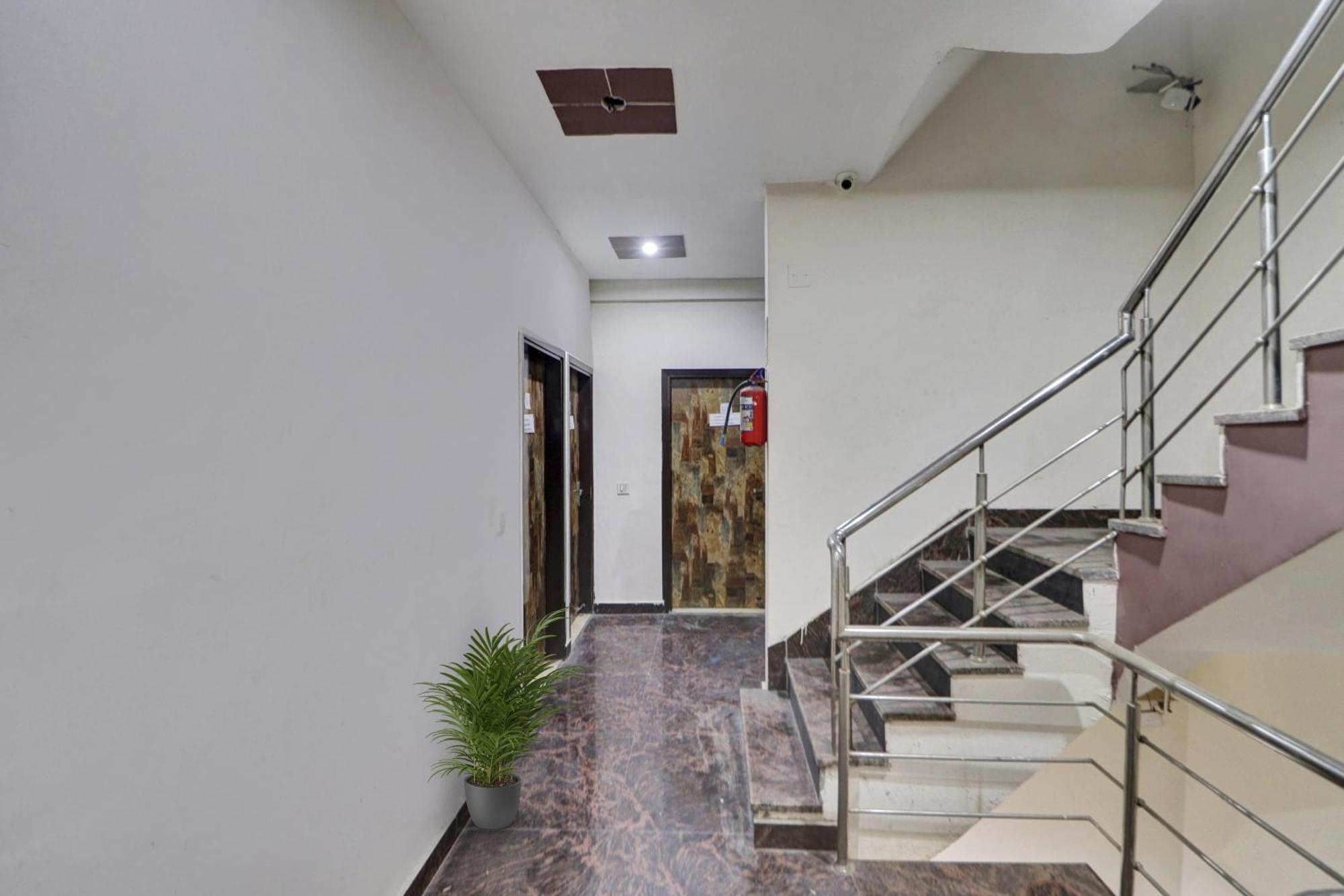 Collection O Elite Hotel New Delhi