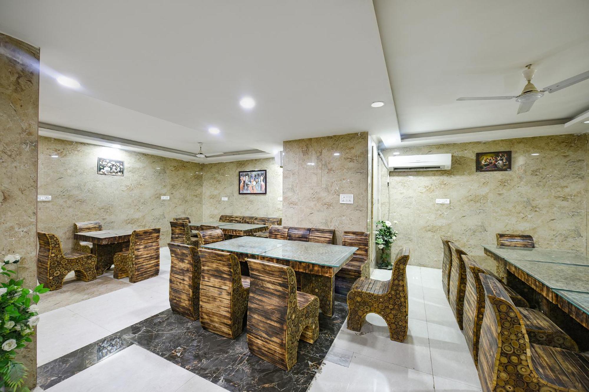 Hotel Fabhotel Belwood Near Igi Airport 4*