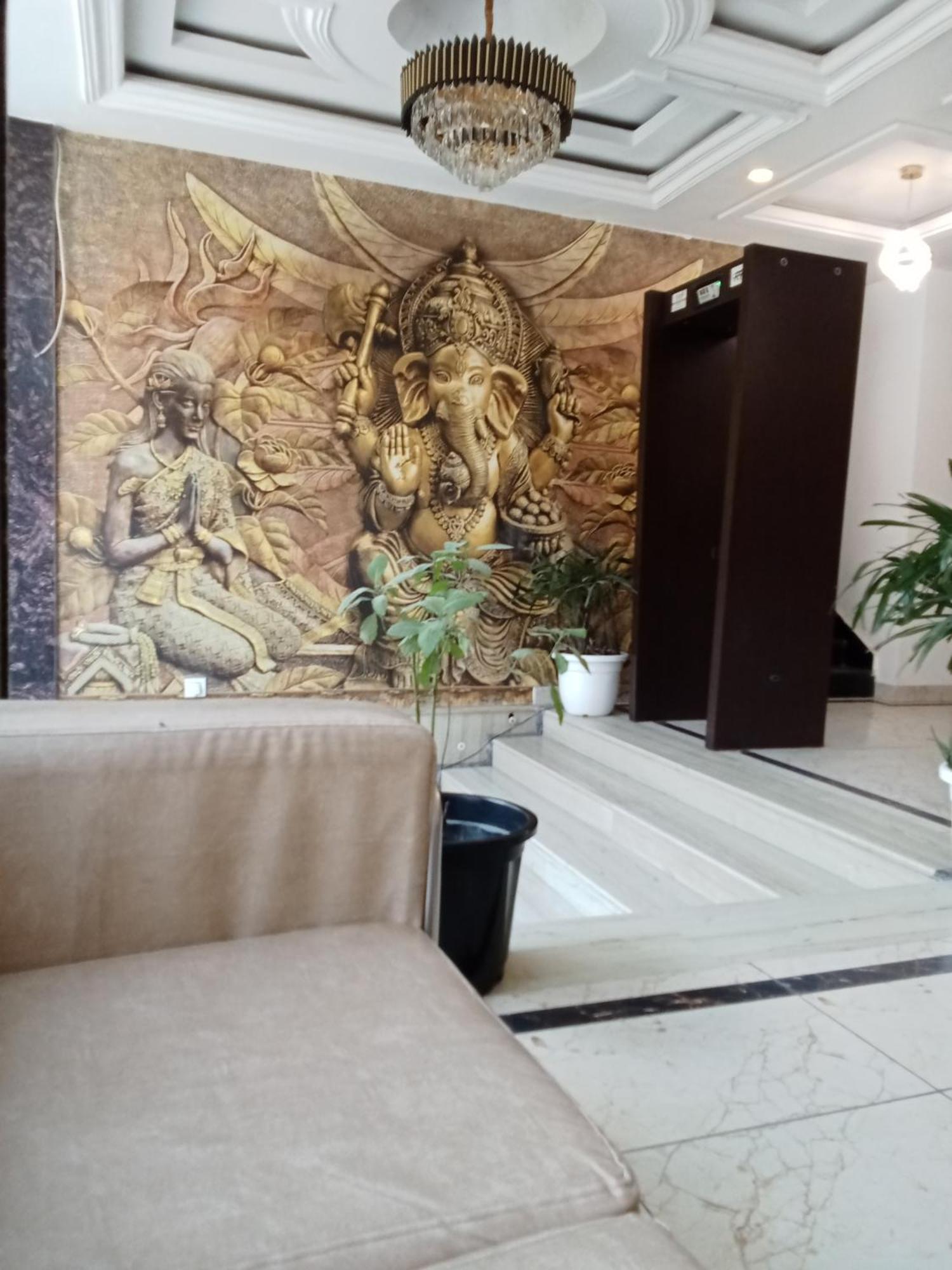 Hotel Ambience Palace Near Igi Airport Delhi 4*
