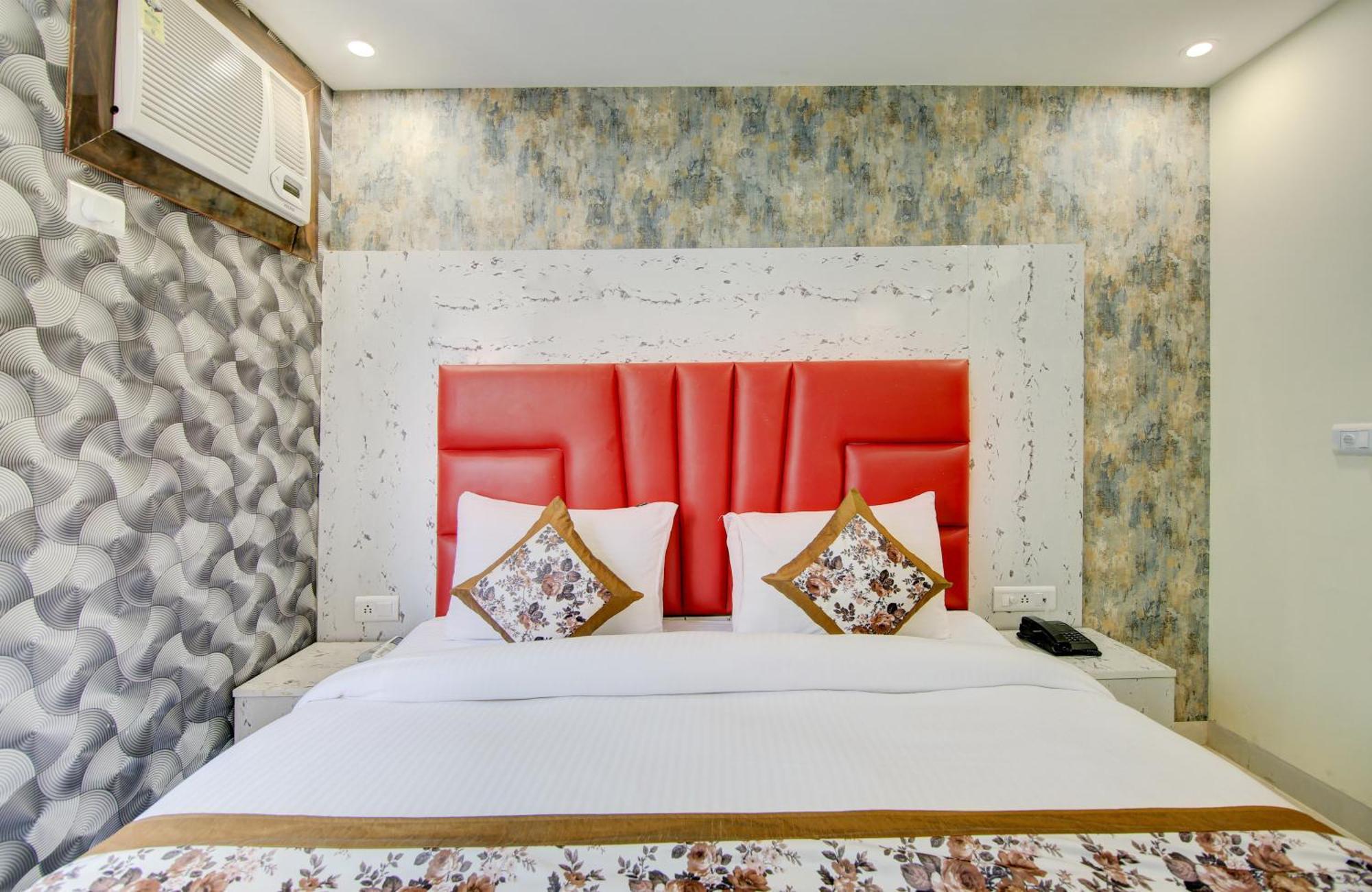 Smart Signature Delhi Airport Hotel
