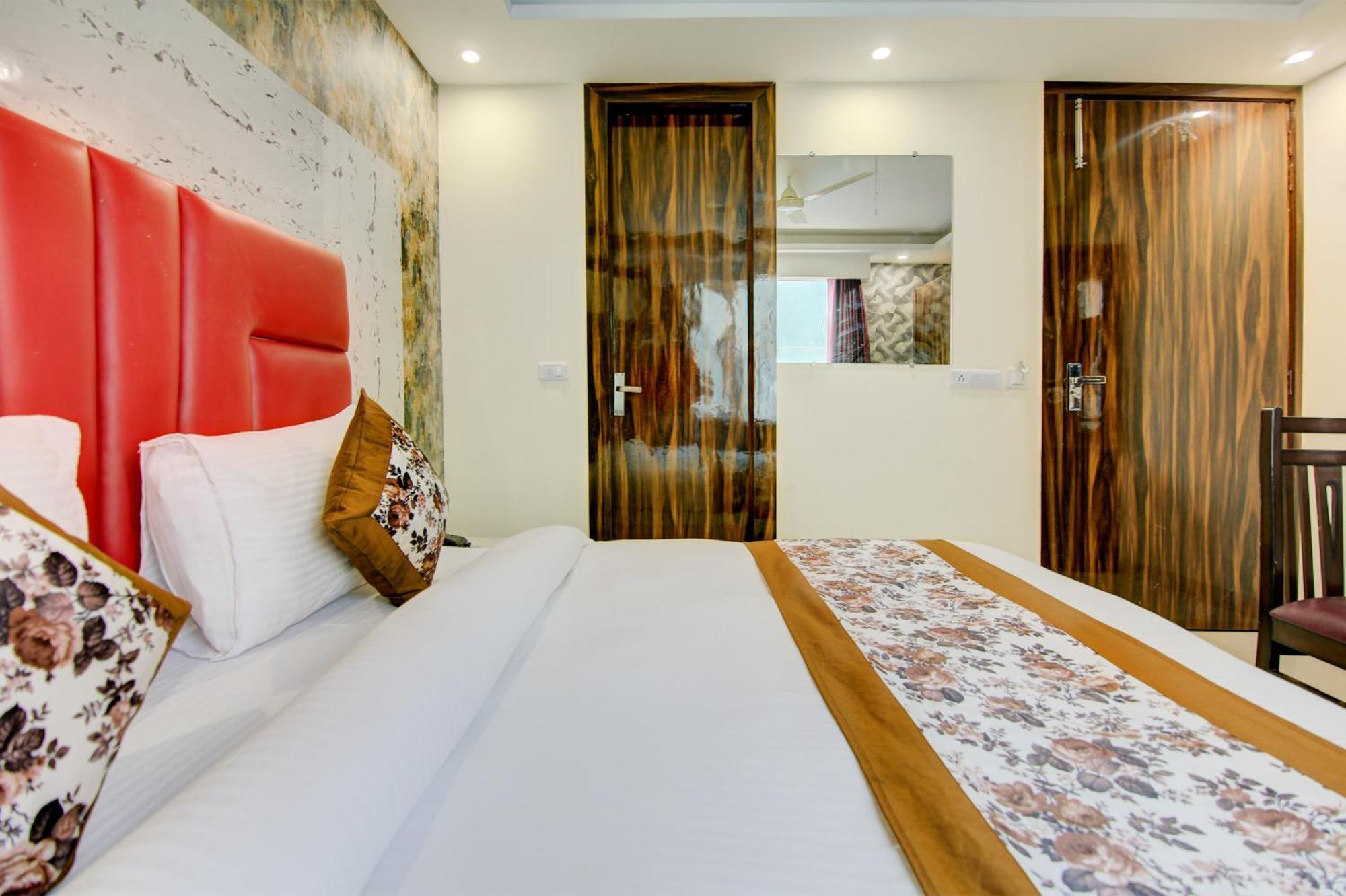 Smart Signature Delhi Airport 4*