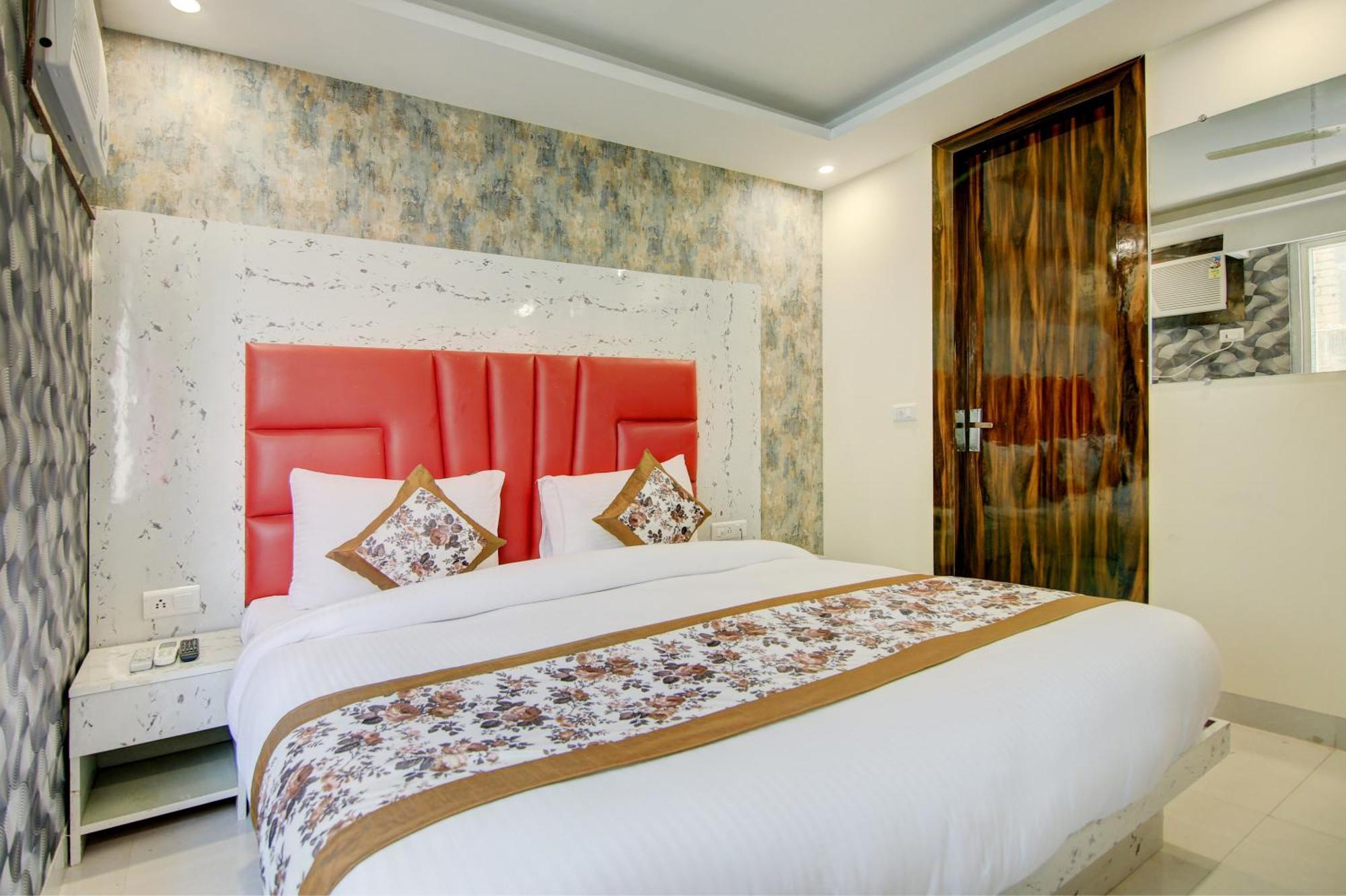 Smart Signature Delhi Airport Hotel 4*