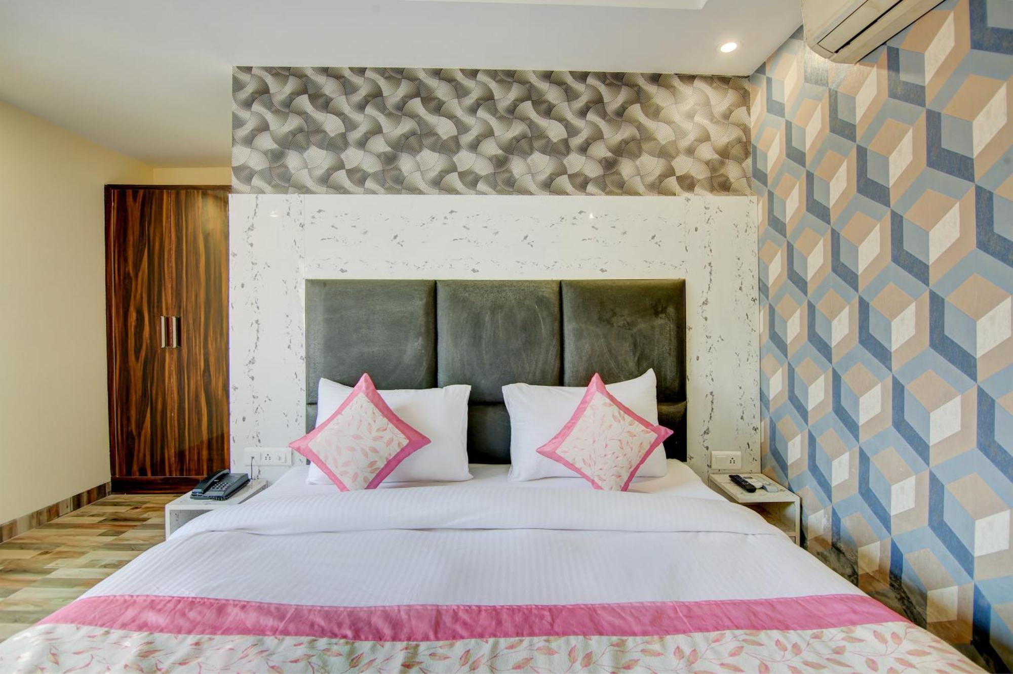Smart Signature Delhi Airport 4*