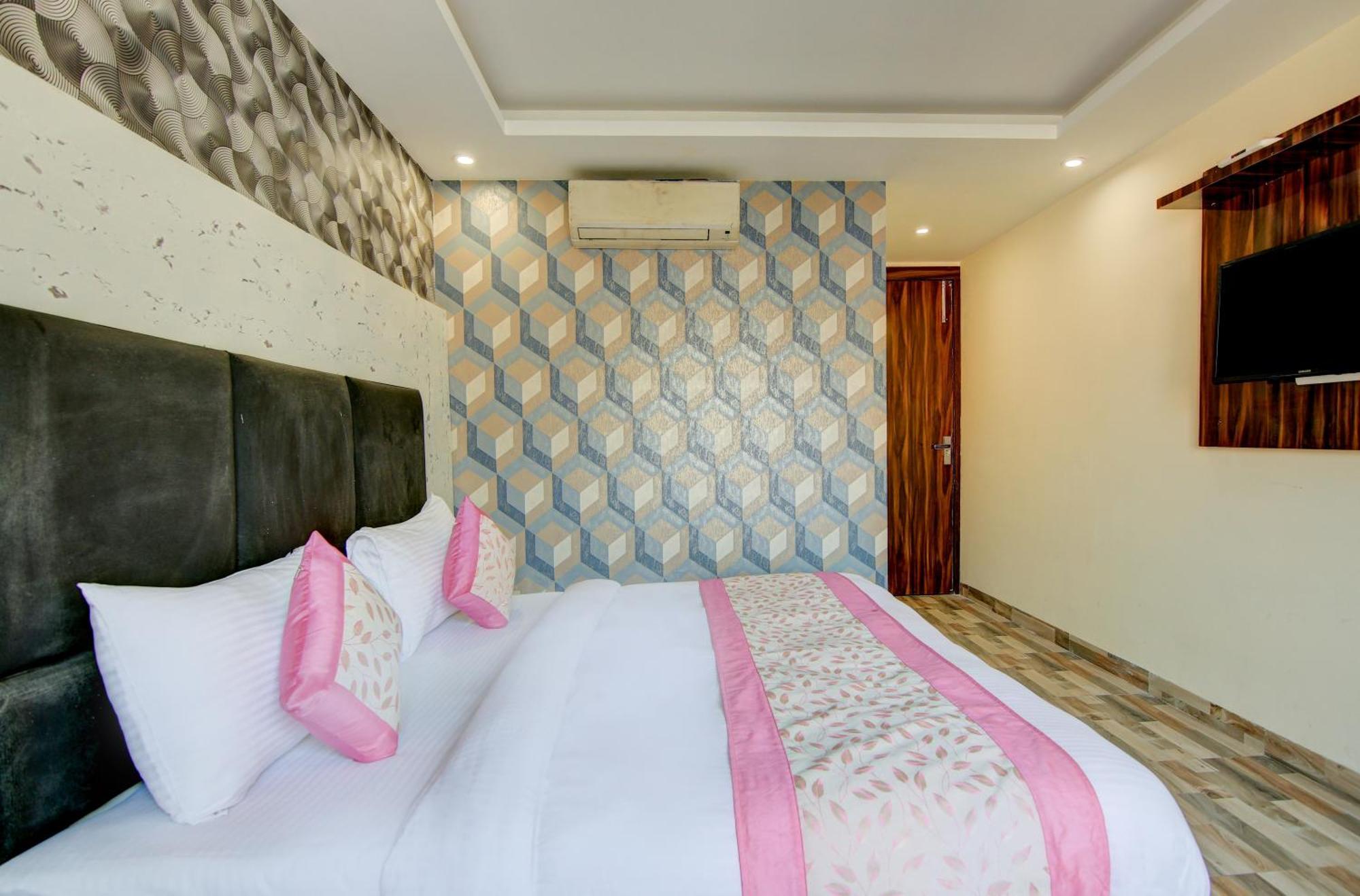 Hotel Smart Signature Delhi Airport