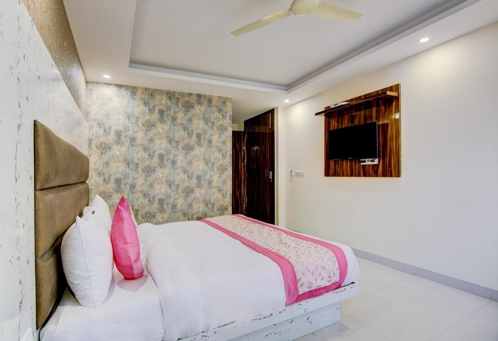 Smart Signature Delhi Airport Hotel