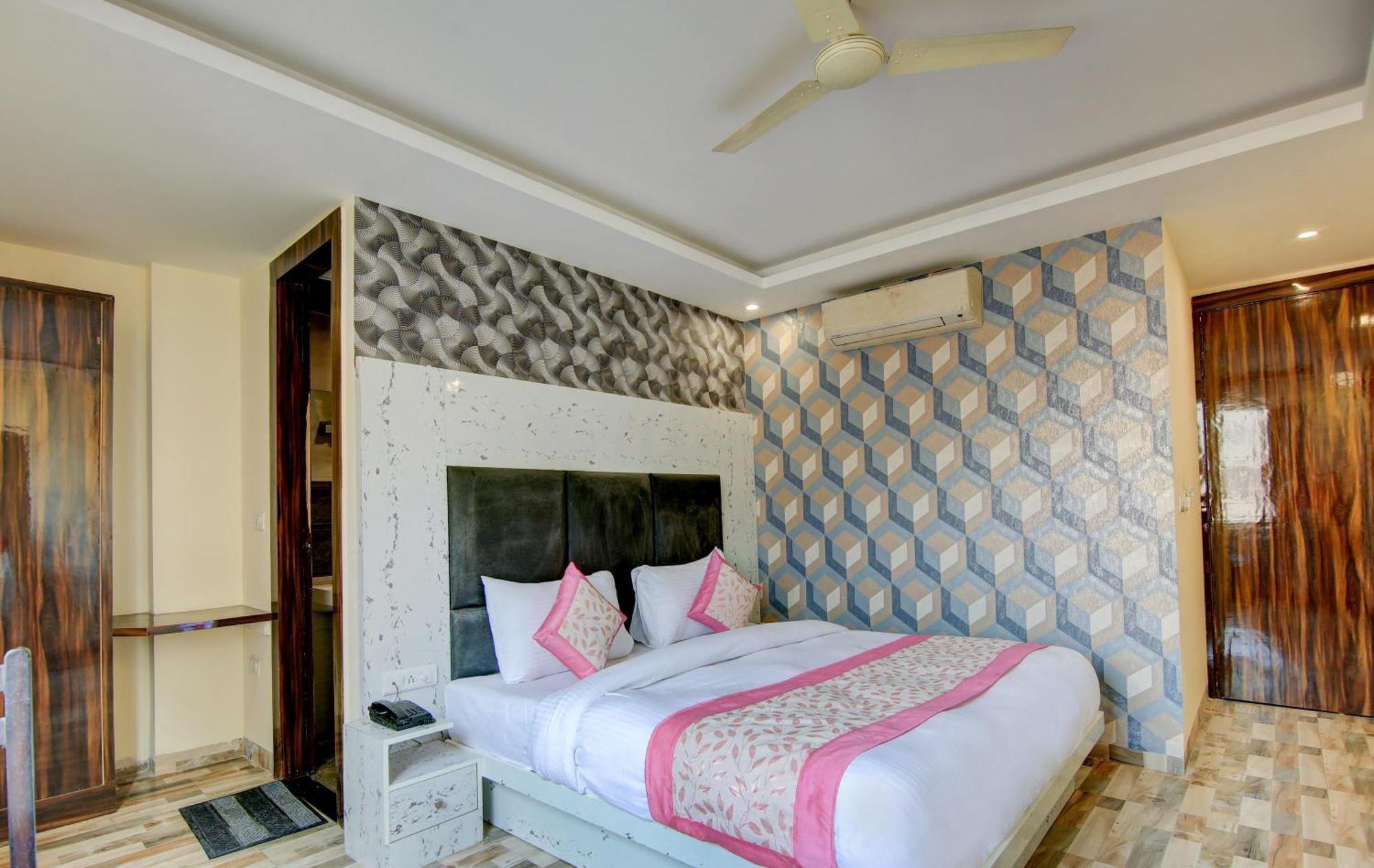 Smart Signature Delhi Airport 4*