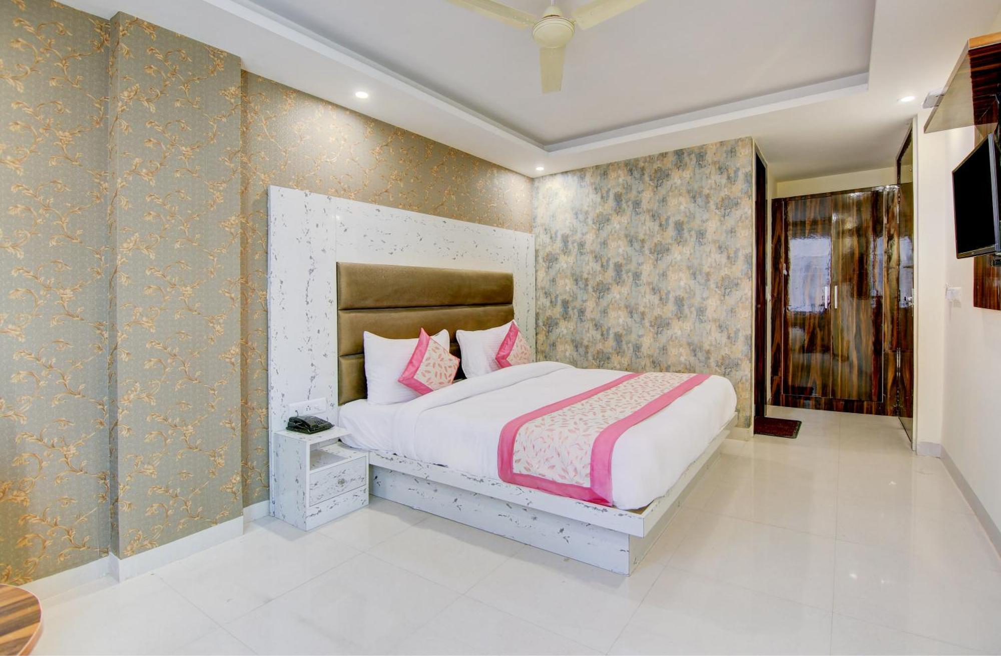 Smart Signature Delhi Airport Hotel