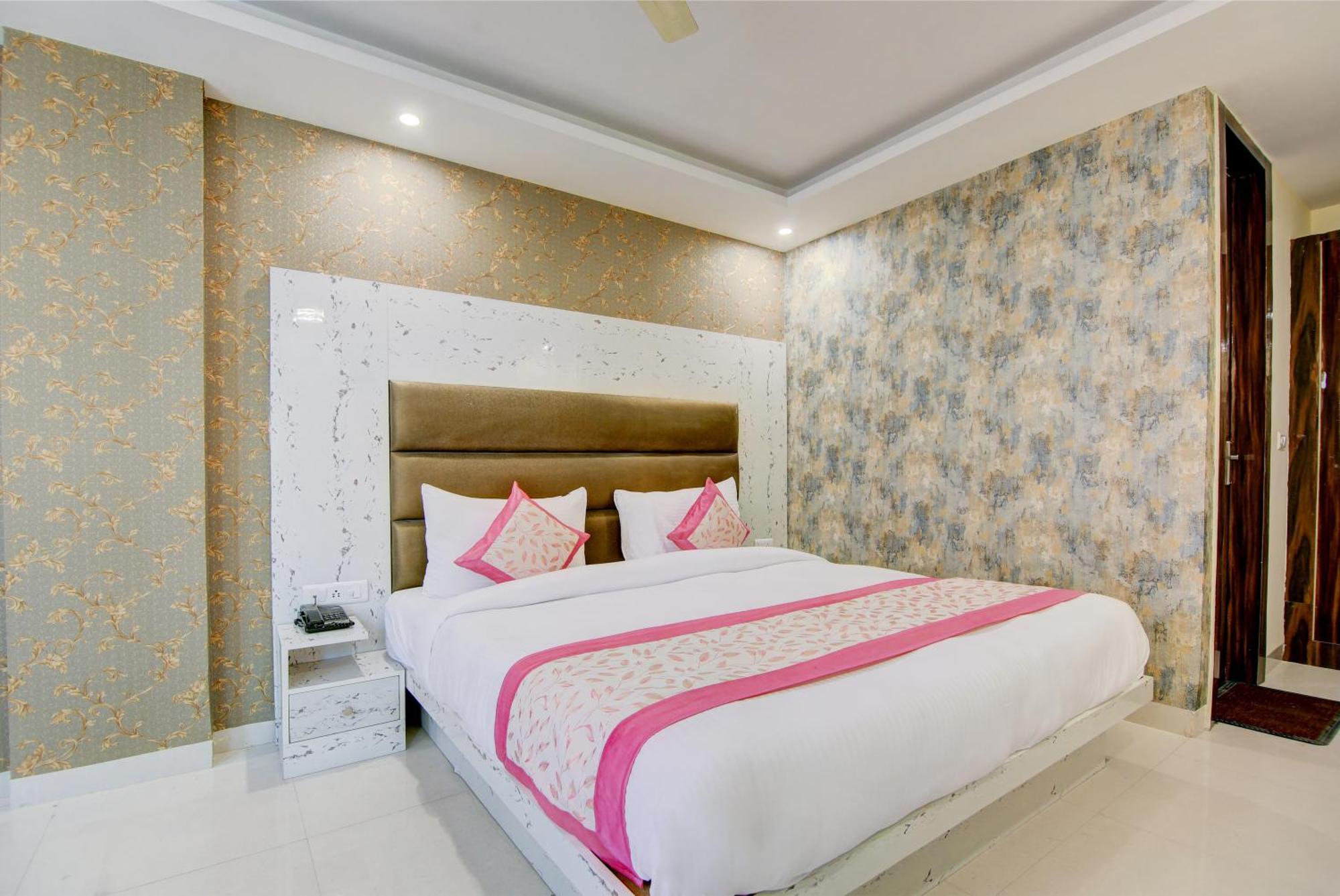 Smart Signature Delhi Airport 4* New Delhi