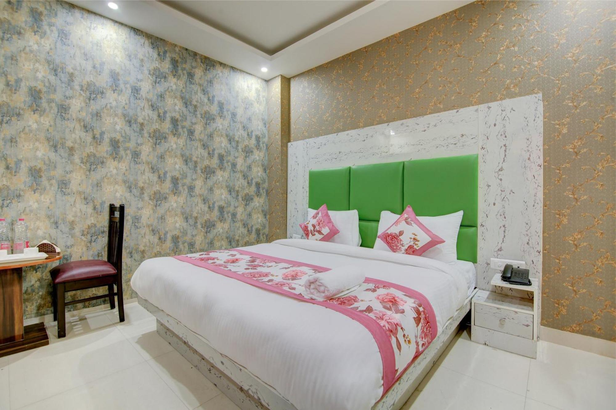 Smart Signature Delhi Airport Hotel