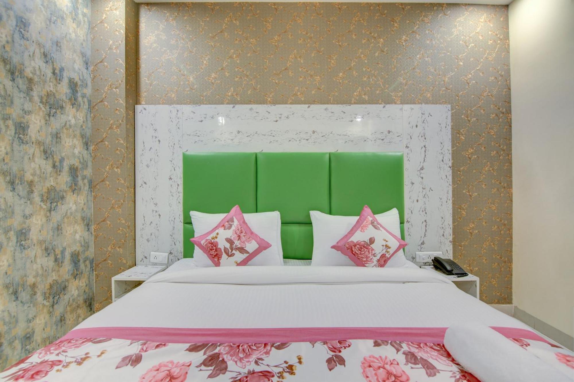Smart Signature Delhi Airport Hotel 4*