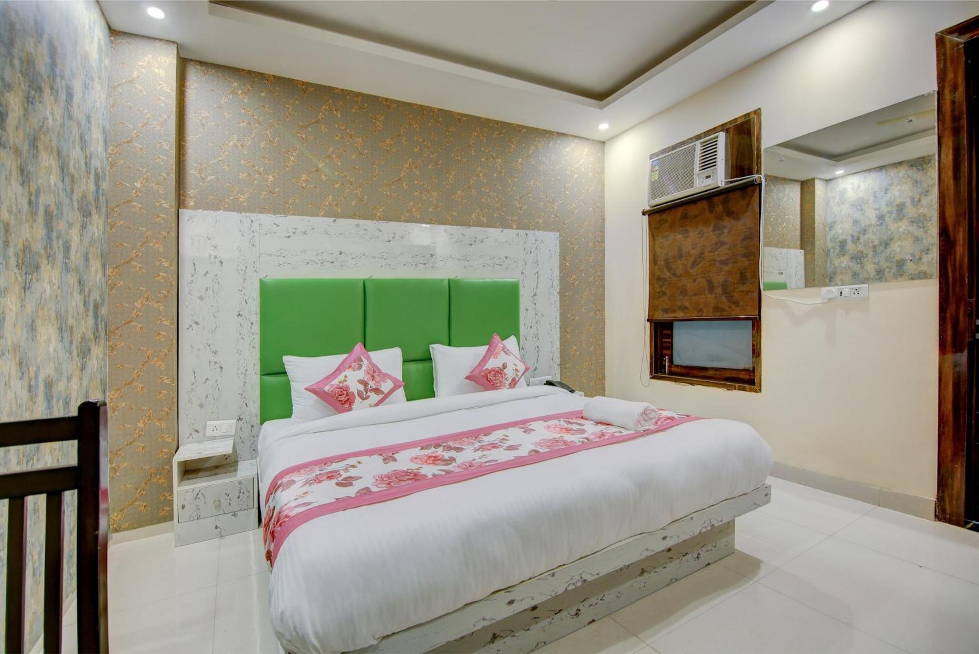 Smart Signature Delhi Airport 4* New Delhi