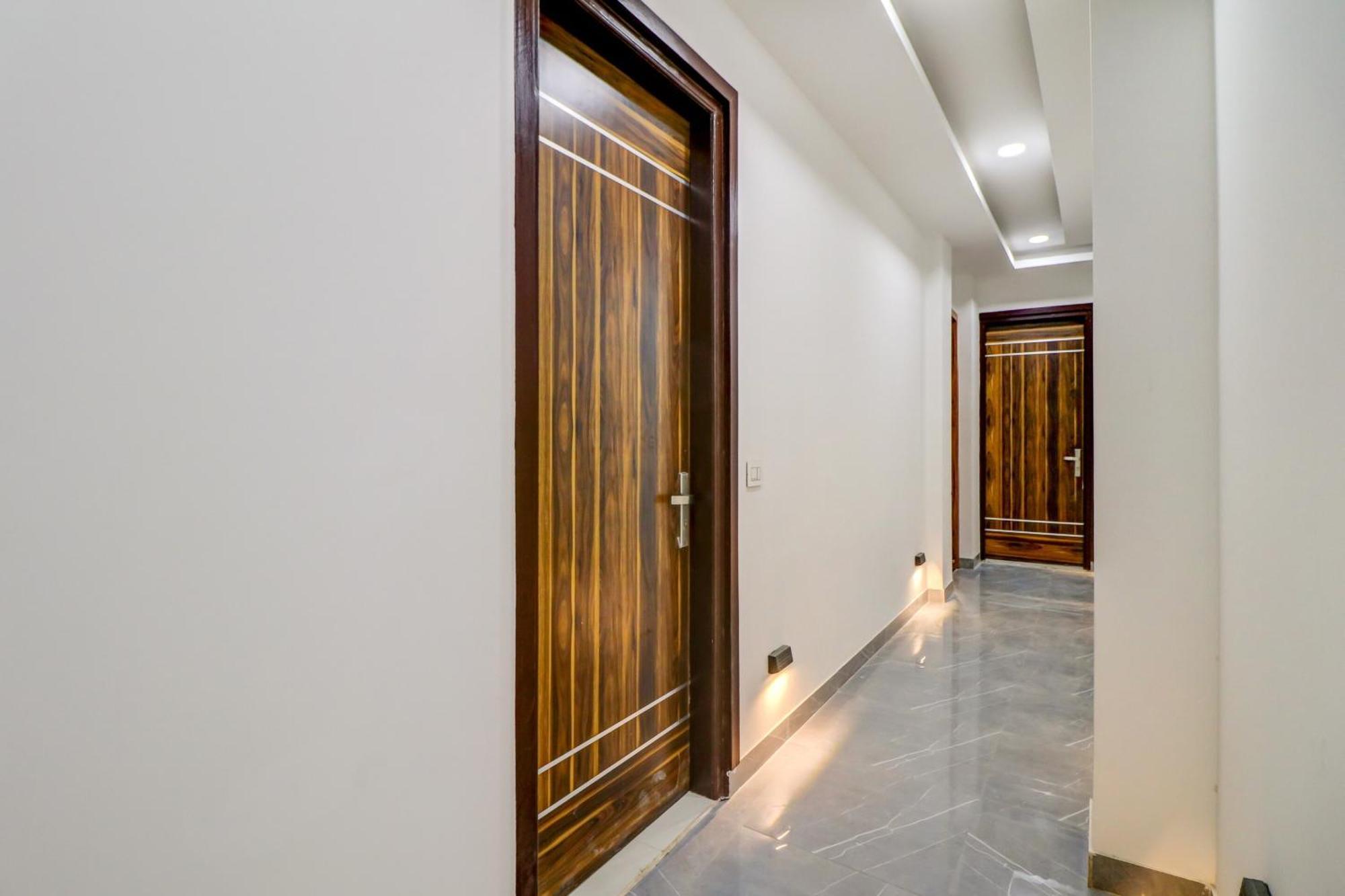 Oyo Flagship 80318 Sai Plaza Near Indira Gandhi International Airport