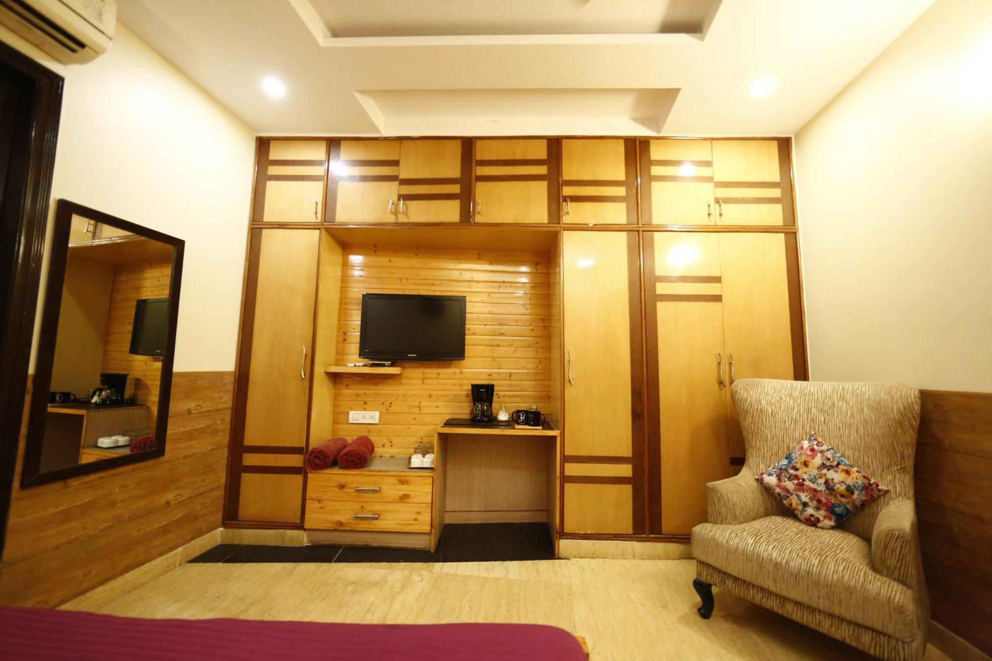 In Airb&b - Divine Service *
