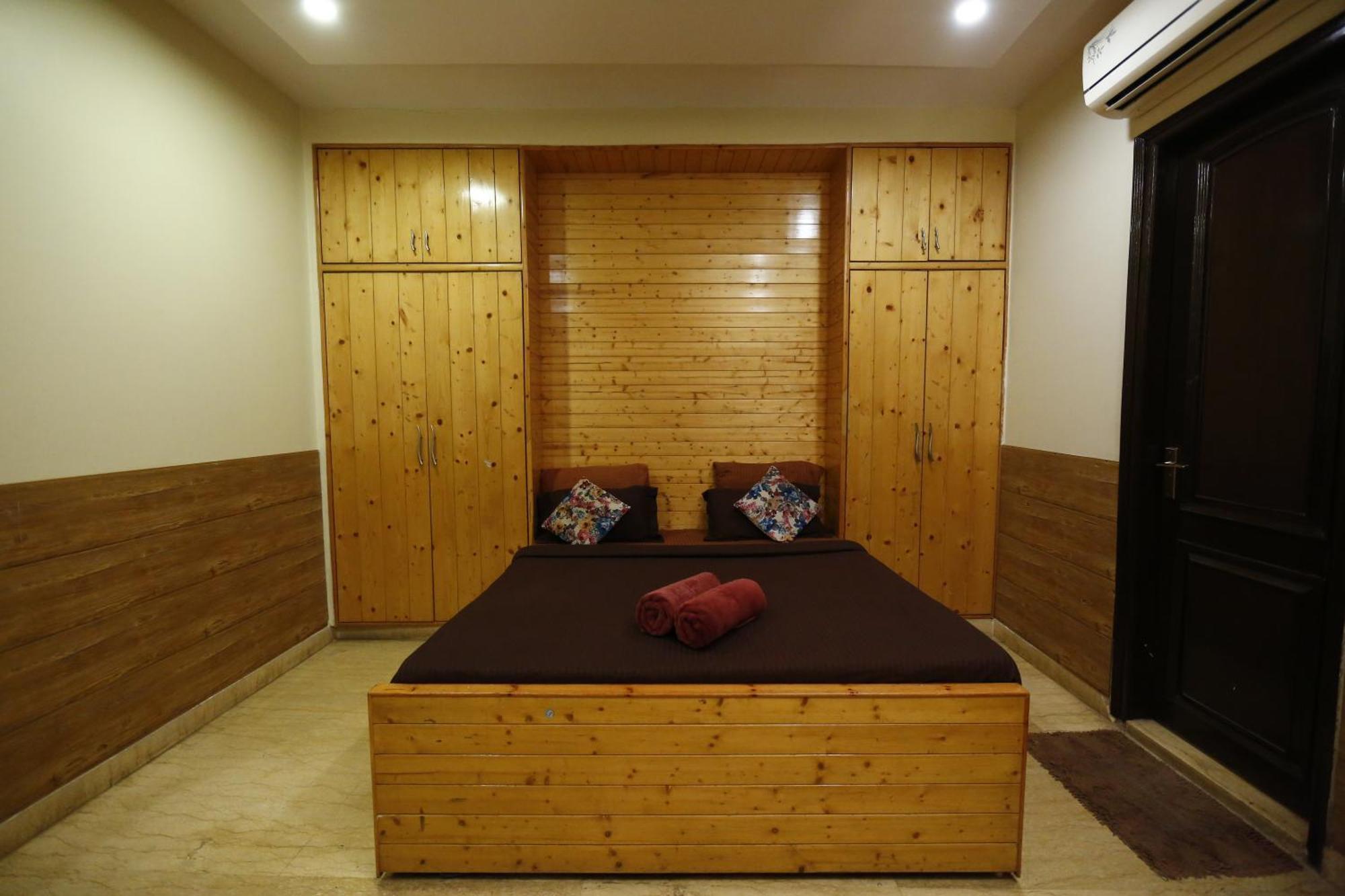 In Airb&b - Divine Service Apartment *