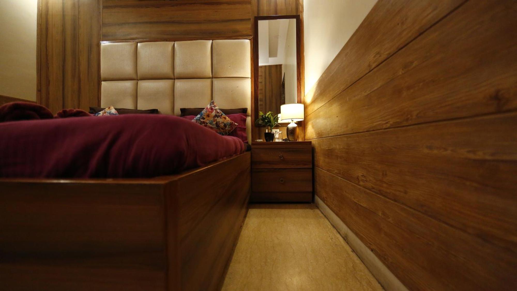 In Airb&b - Divine Service * New Delhi